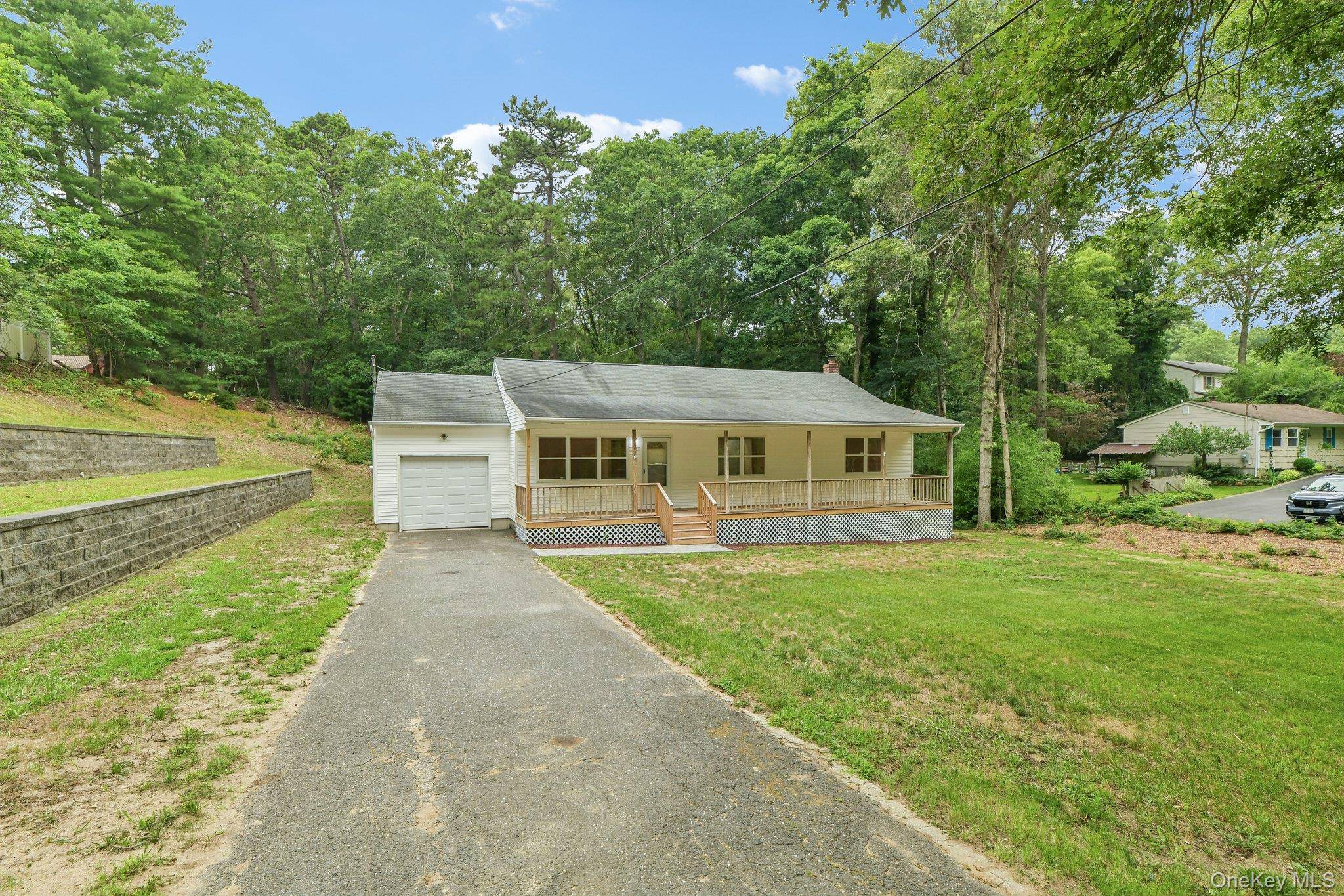 22 Red Maple RD, Ridge, NY 11961