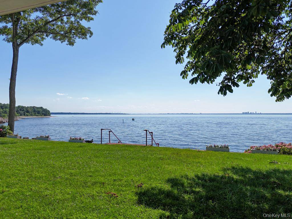 32 Westland DR, Glen Cove, NY 11542