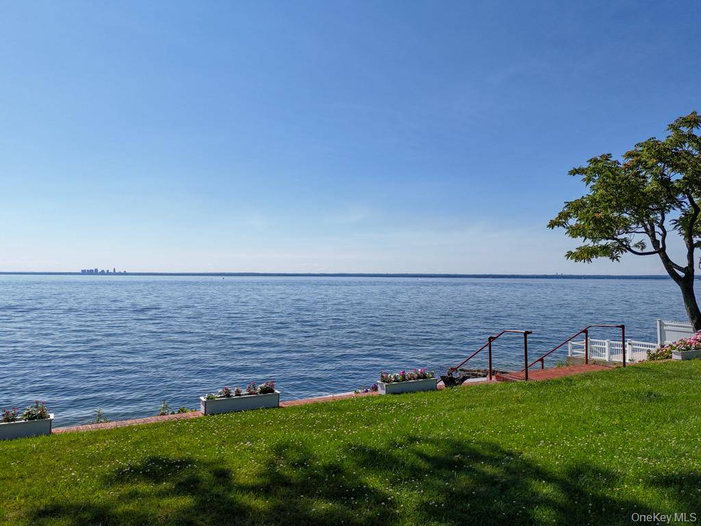 32 Westland DR, Glen Cove, NY 11542