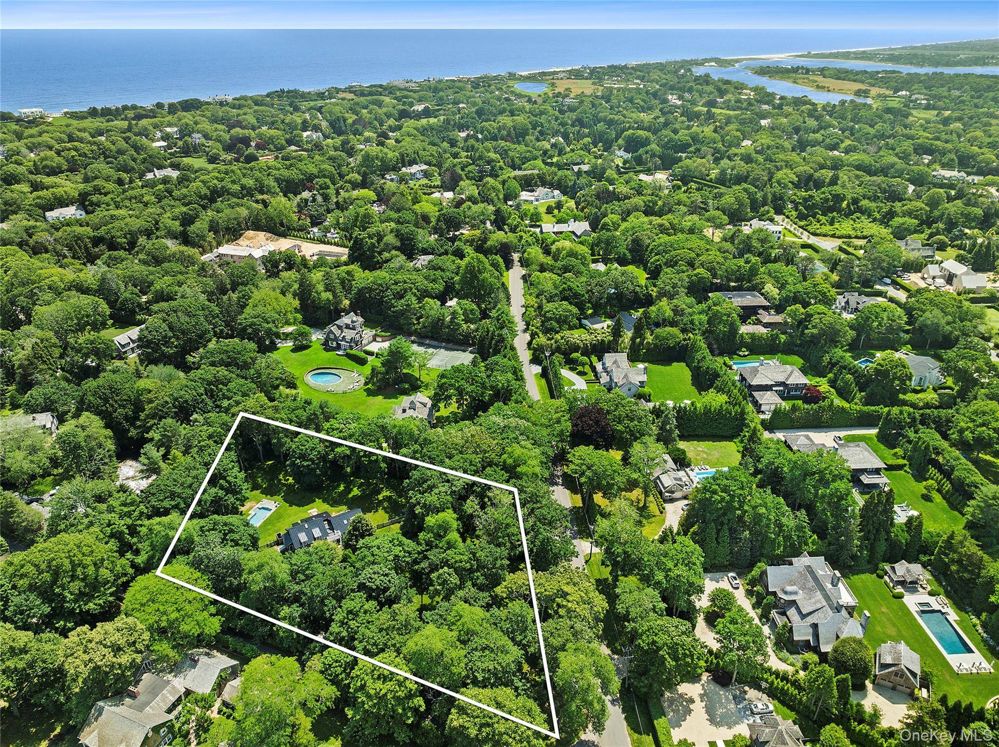 17 Baiting Hollow RD, East Hampton, NY 11937