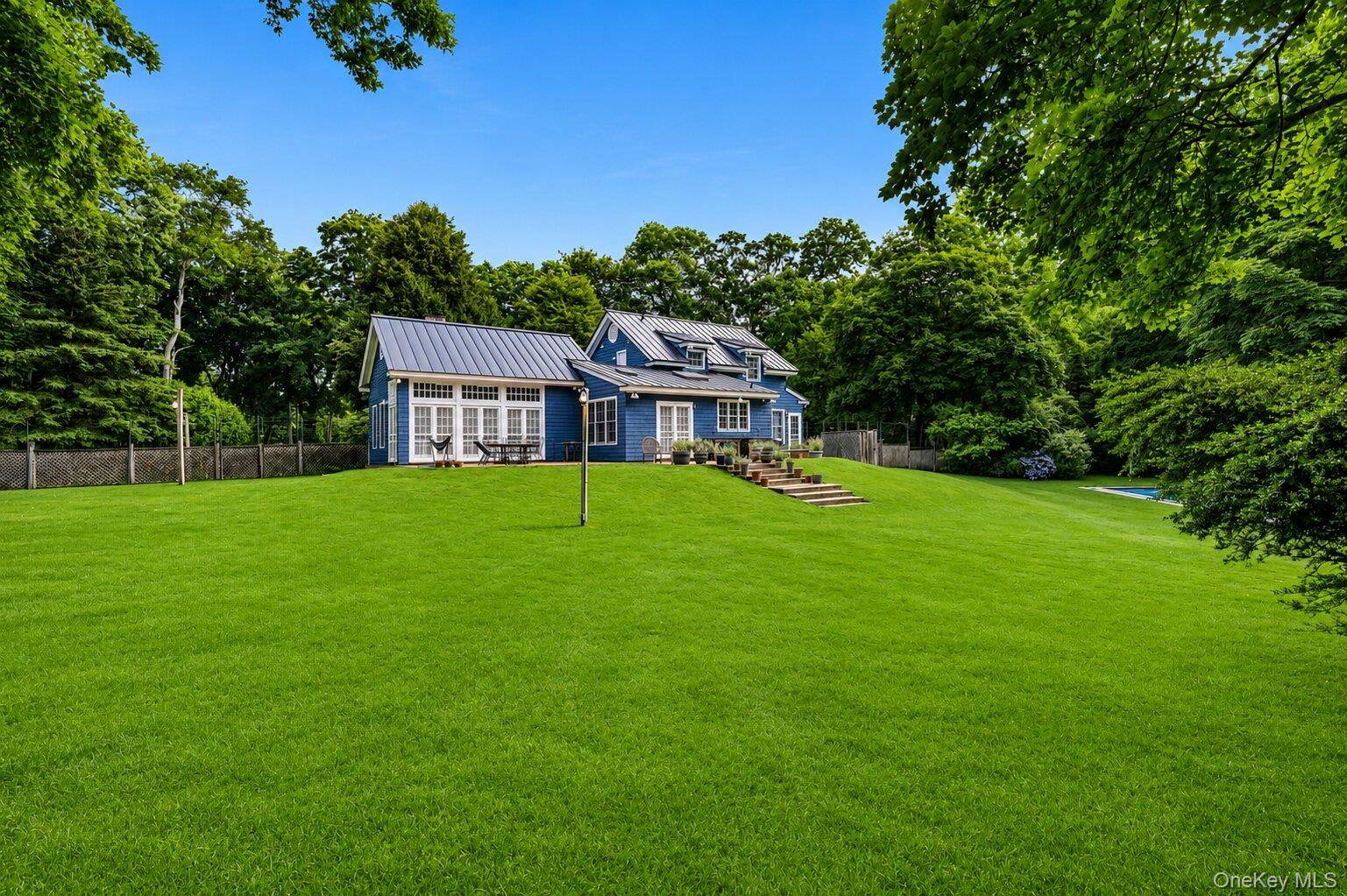 17 Baiting Hollow RD, East Hampton, NY 11937