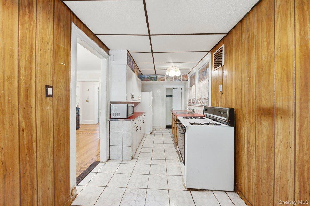 5633 Post RD, Bronx, NY 10471