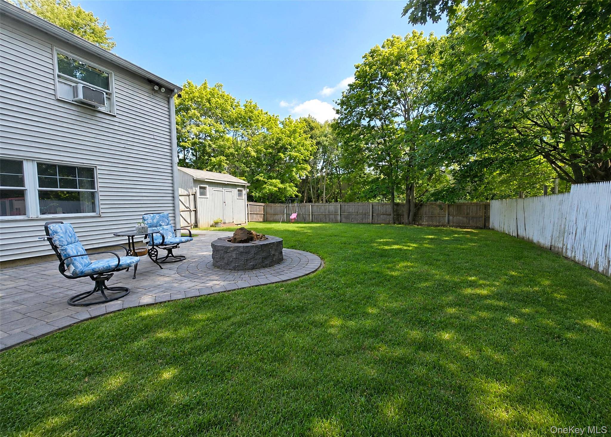 30 Hackberry LN, Holbrook, NY 11741