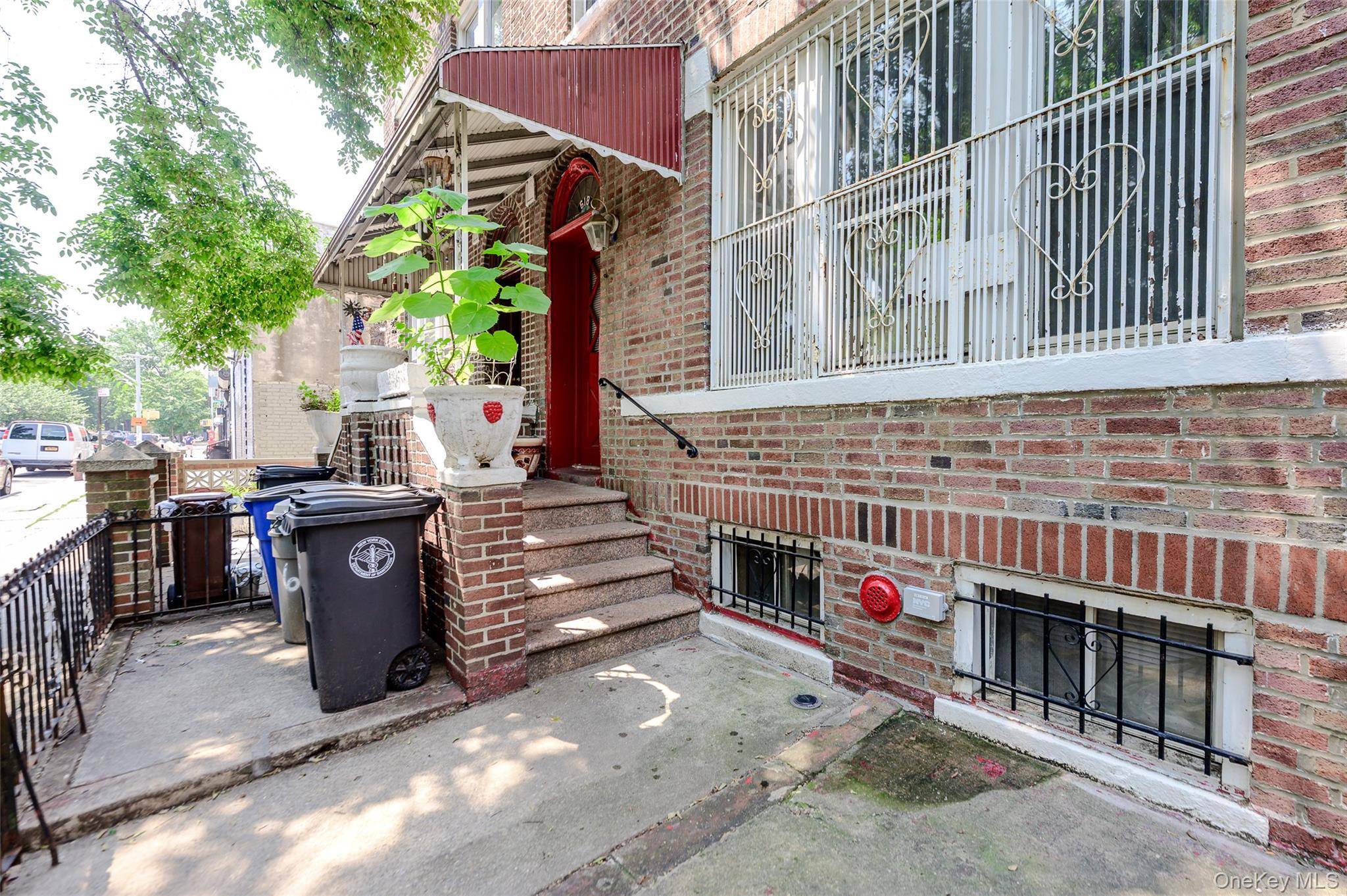 618 E 2nd ST, Brooklyn, NY 11218
