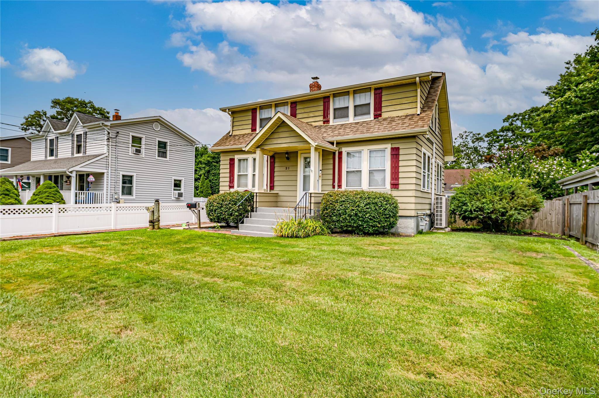21 Bay 3rd ST, Islip, NY 11751