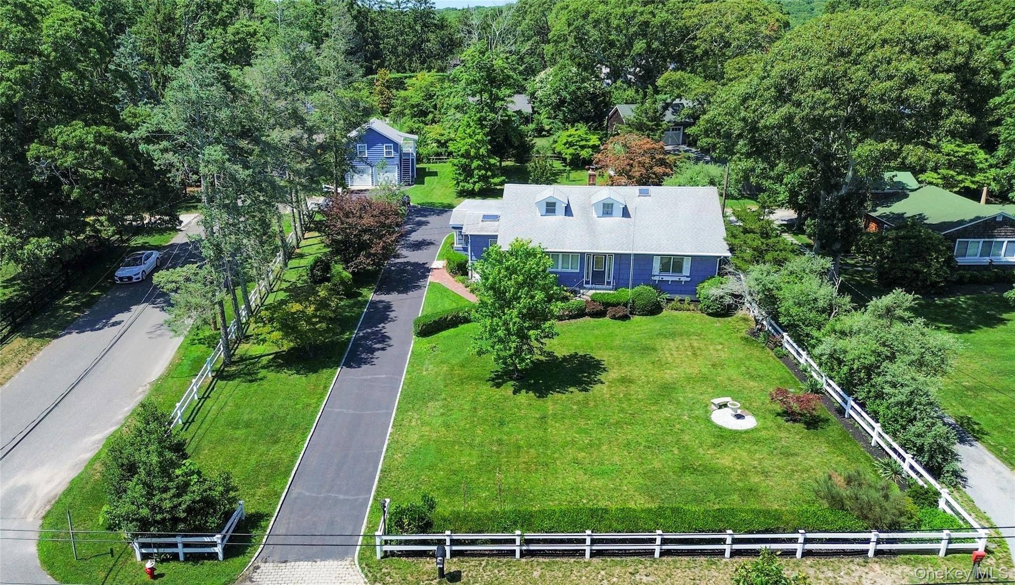 8275 Skunk LN, Cutchogue, NY 11935