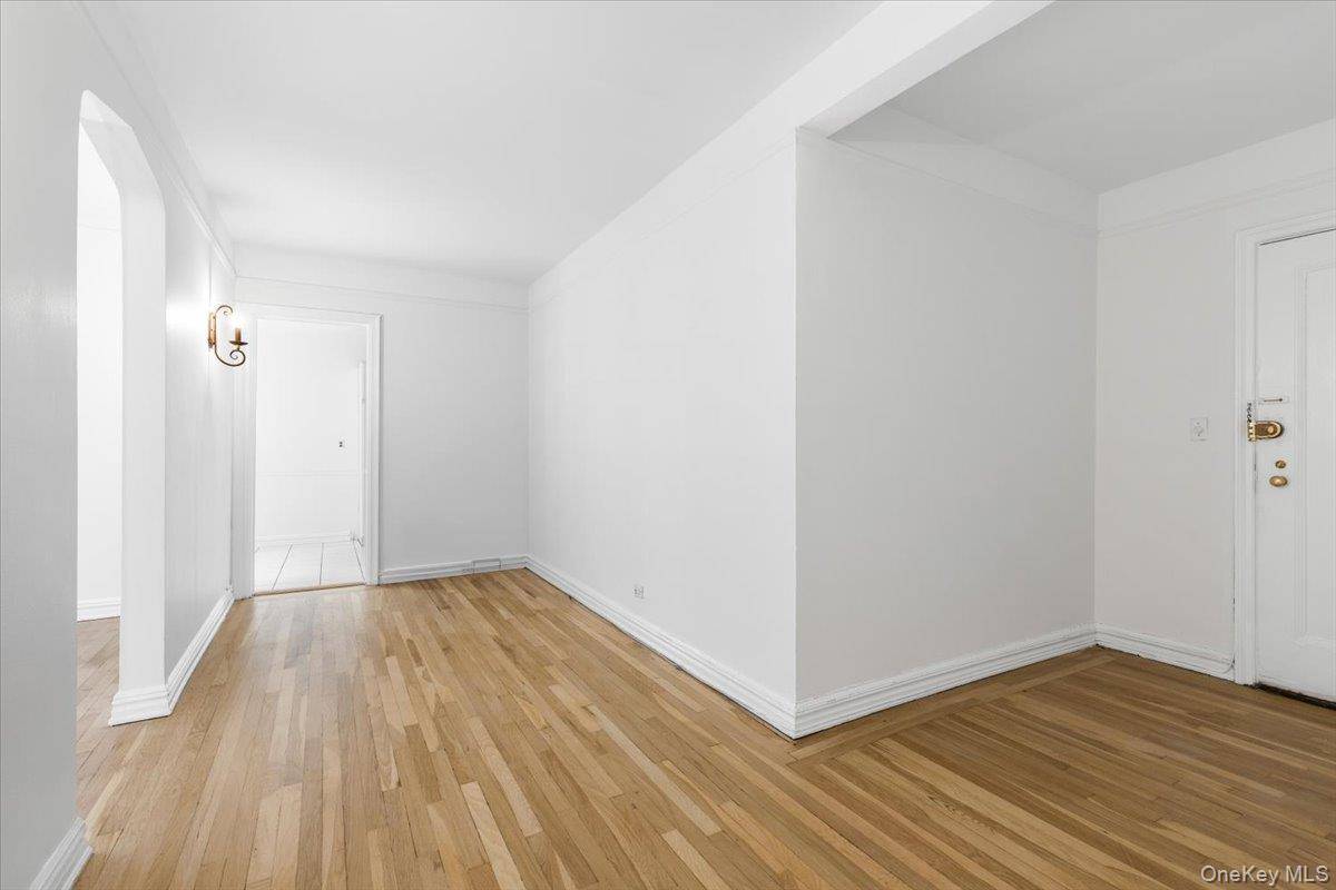 250 Bronxville RD #4H, Bronxville, NY 10708