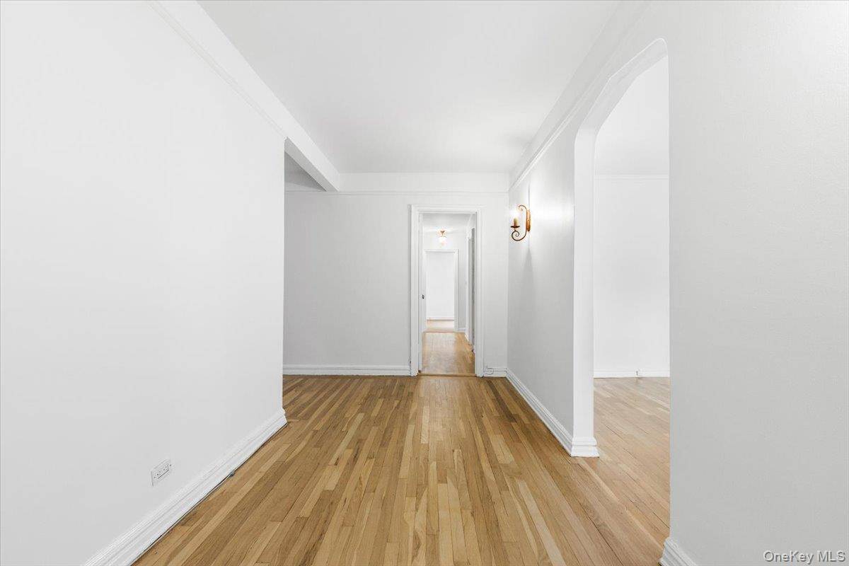 250 Bronxville RD #4H, Bronxville, NY 10708