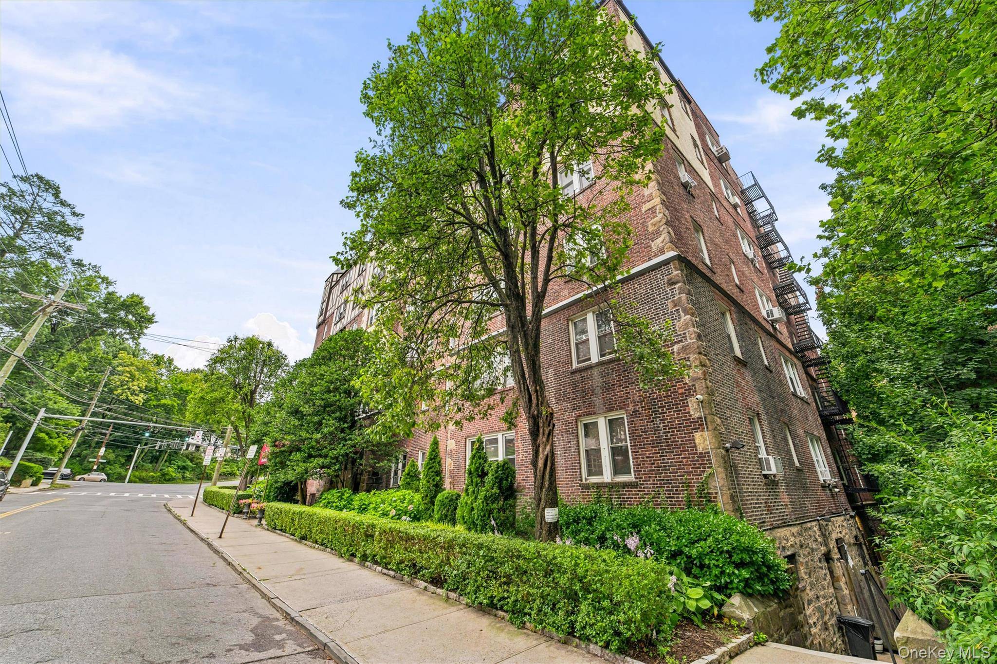 294 Bronxville RD #1F, Bronxville, NY 10708