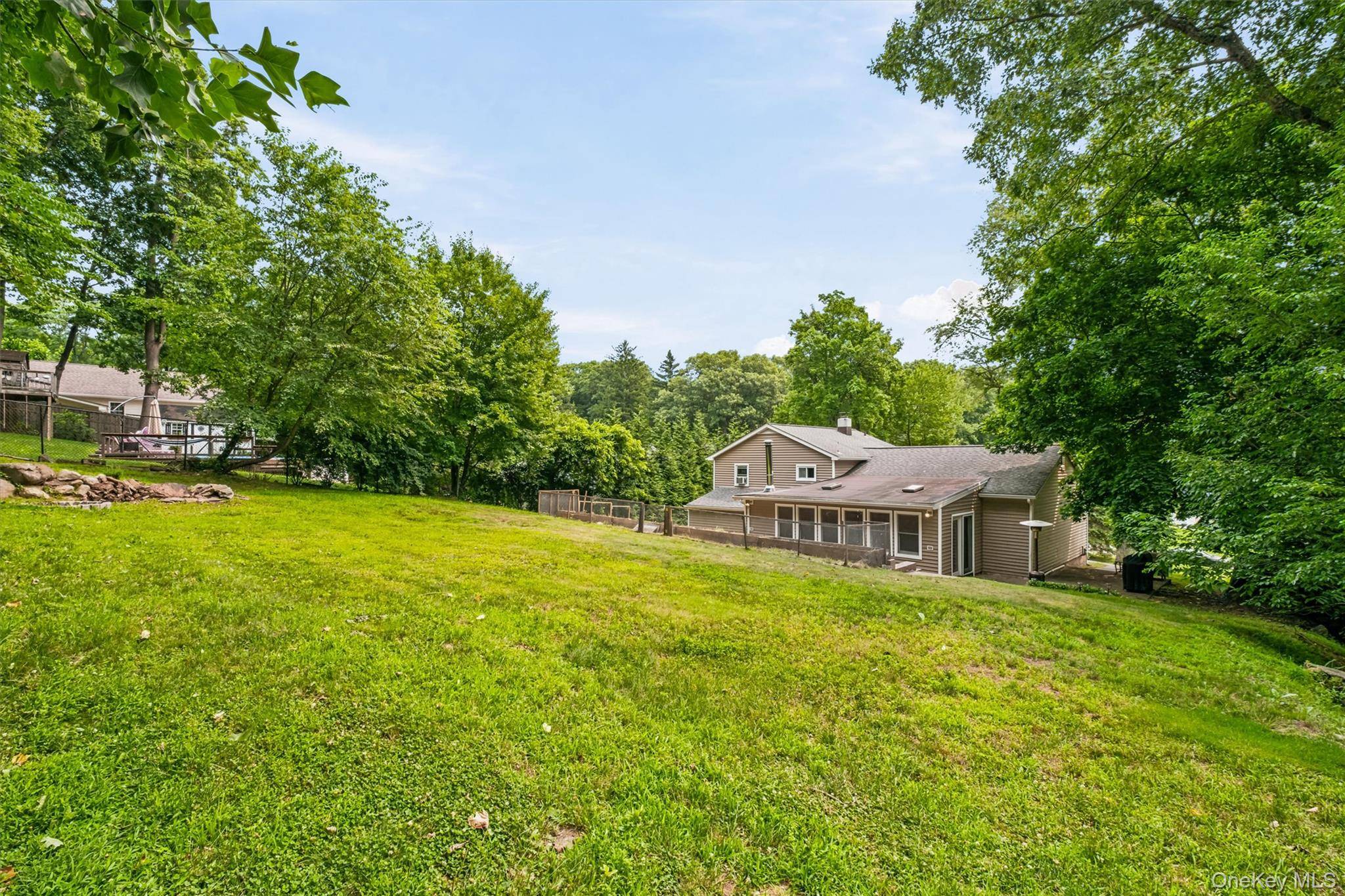 17 Ridge RD, Cortlandt Manor, NY 10567