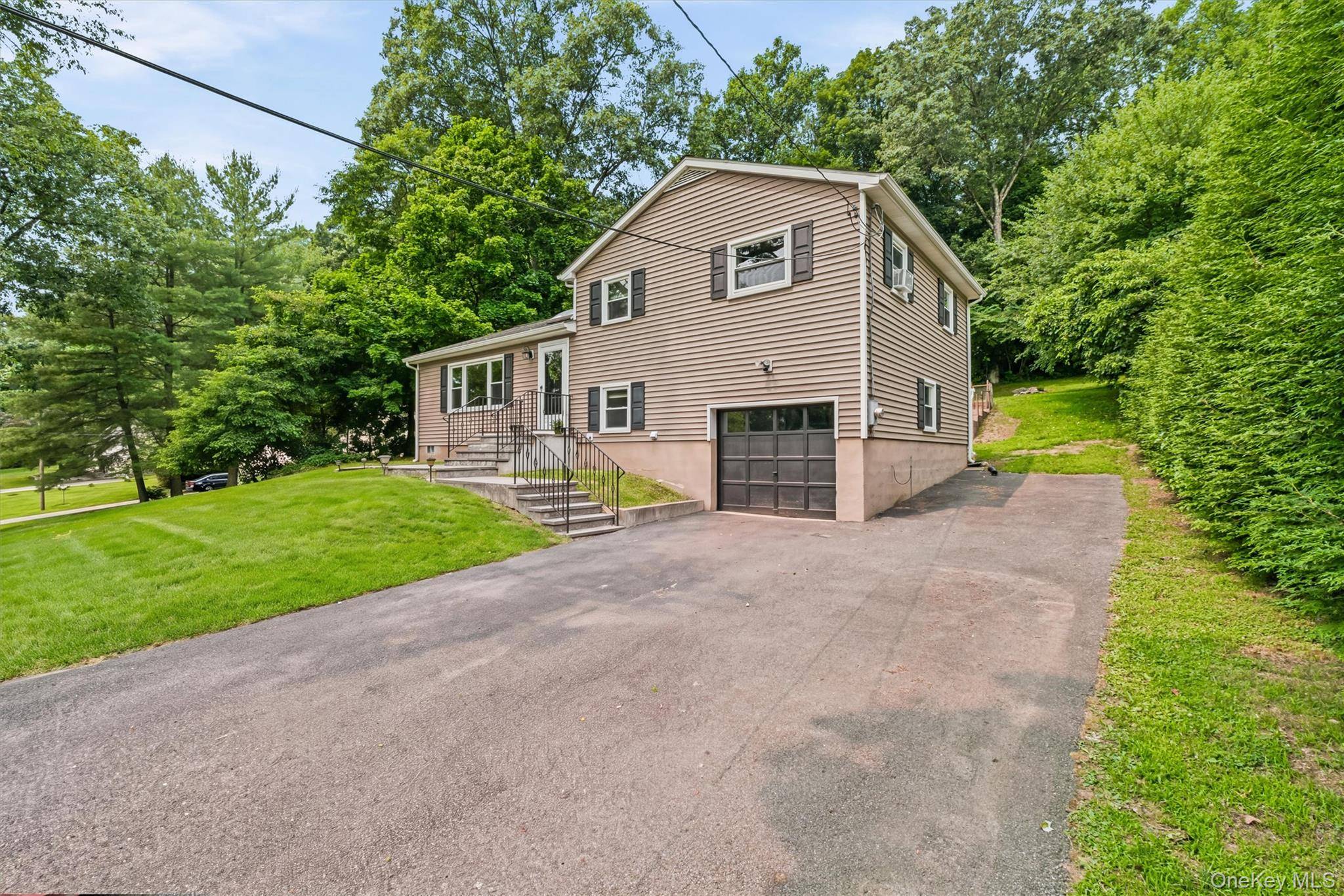 17 Ridge RD, Cortlandt Manor, NY 10567