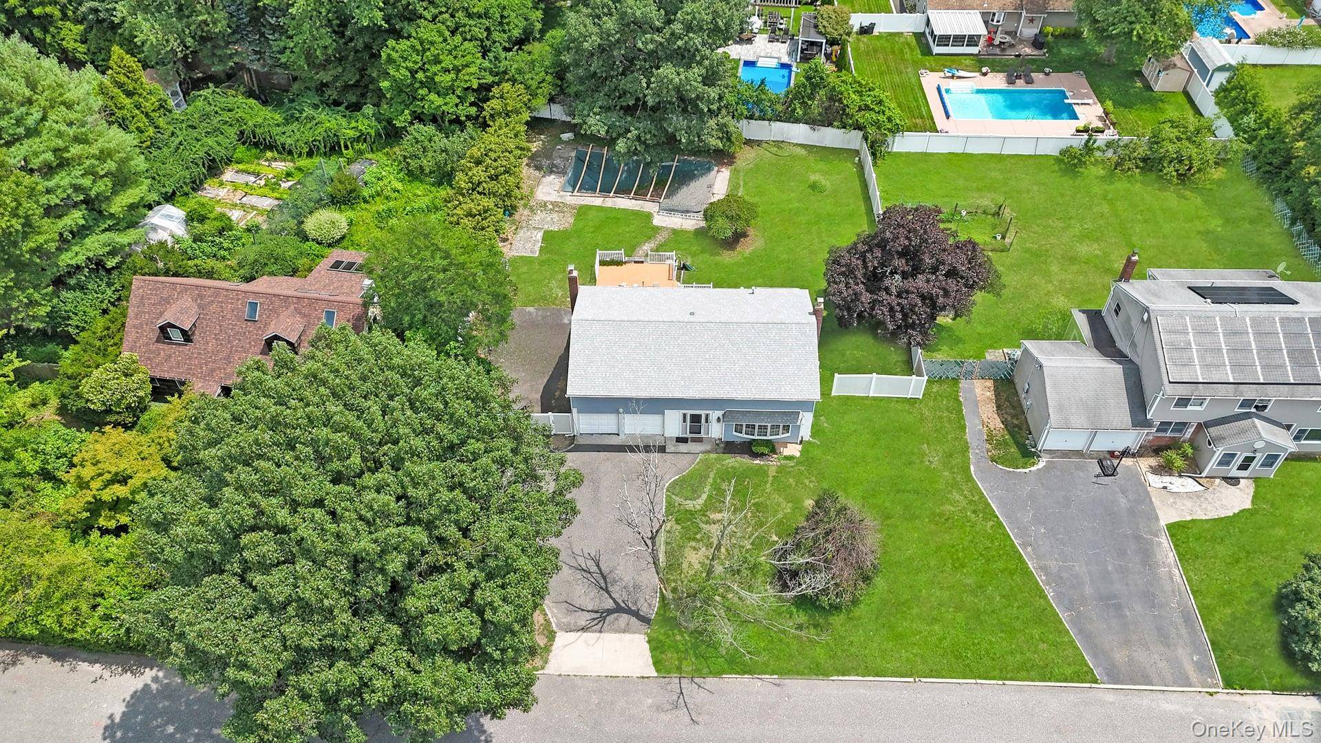 5 Fowler LN, Mount Sinai, NY 11766