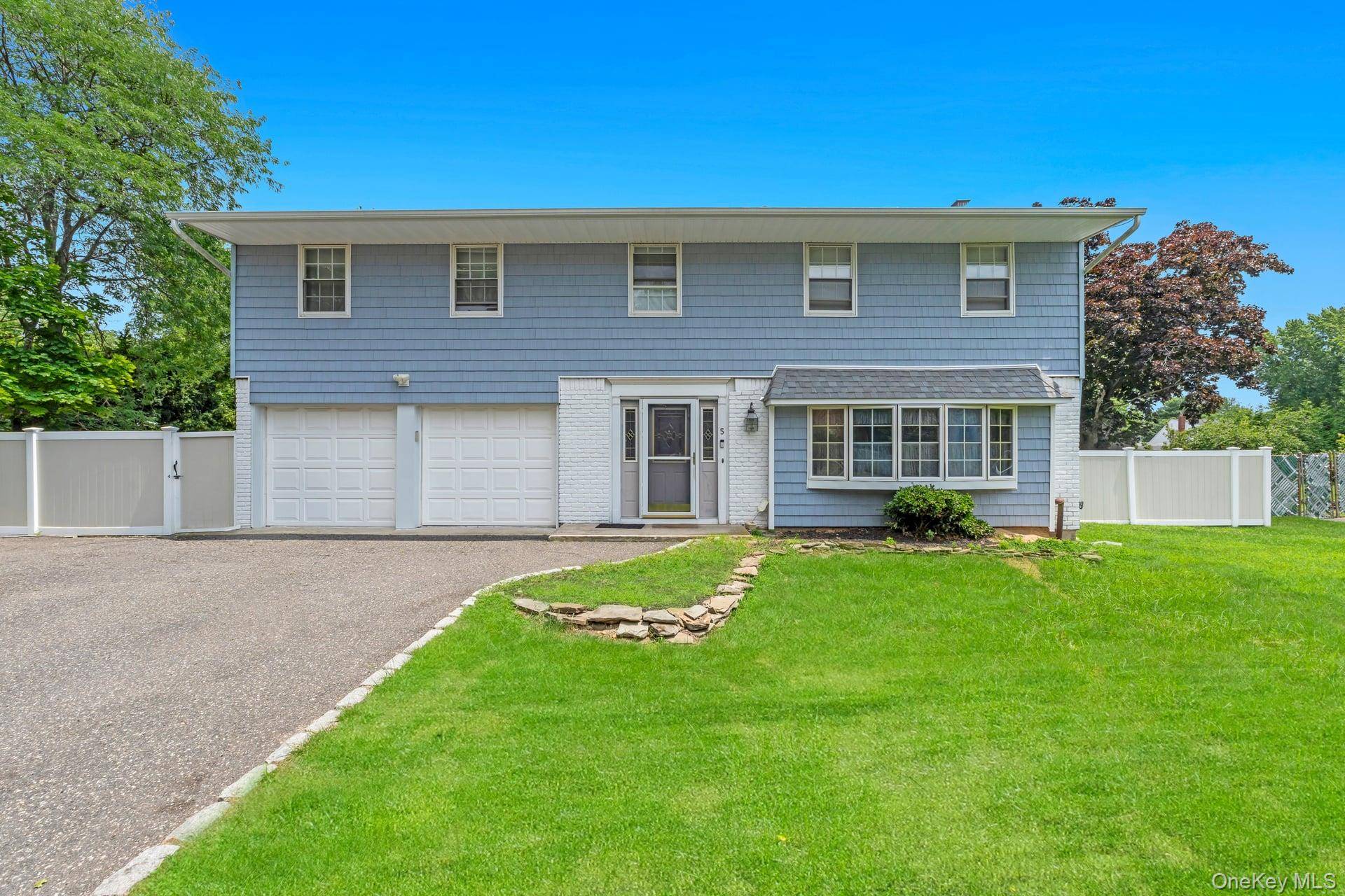 5 Fowler LN, Mount Sinai, NY 11766