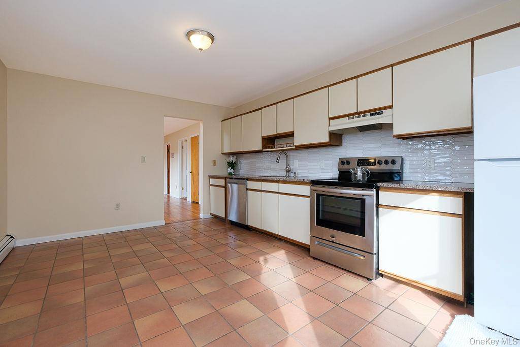 132 Woodland DR, Pleasantville, NY 10570