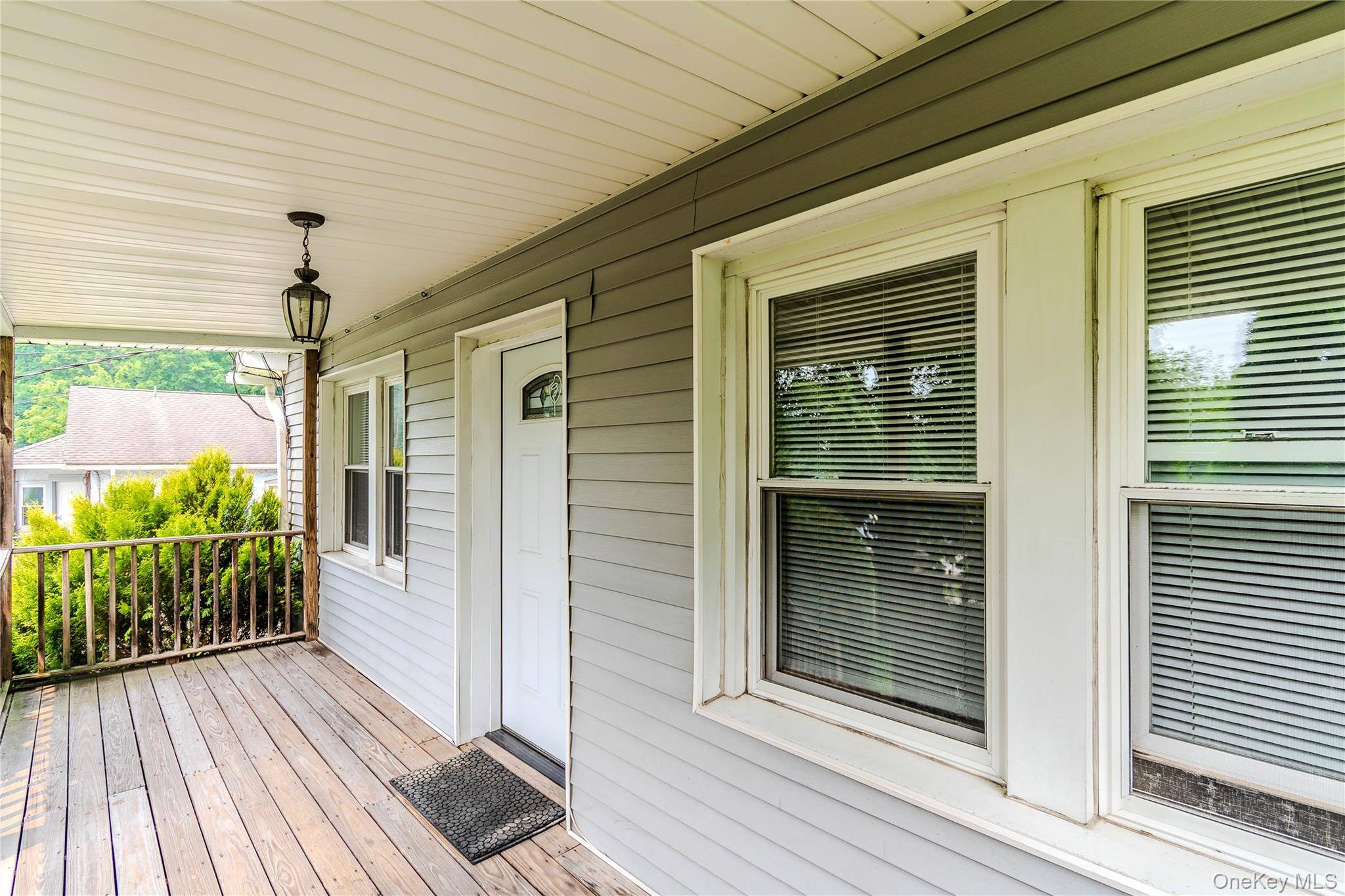 382 E Main ST, Jefferson Valley, NY 10535