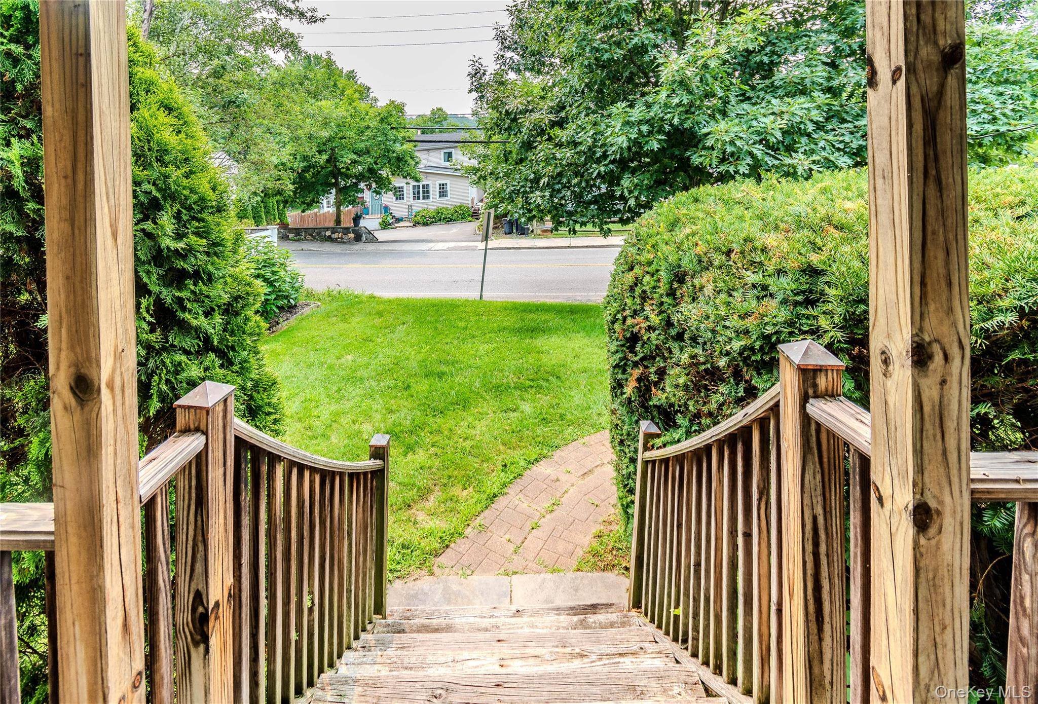 382 E Main ST, Jefferson Valley, NY 10535