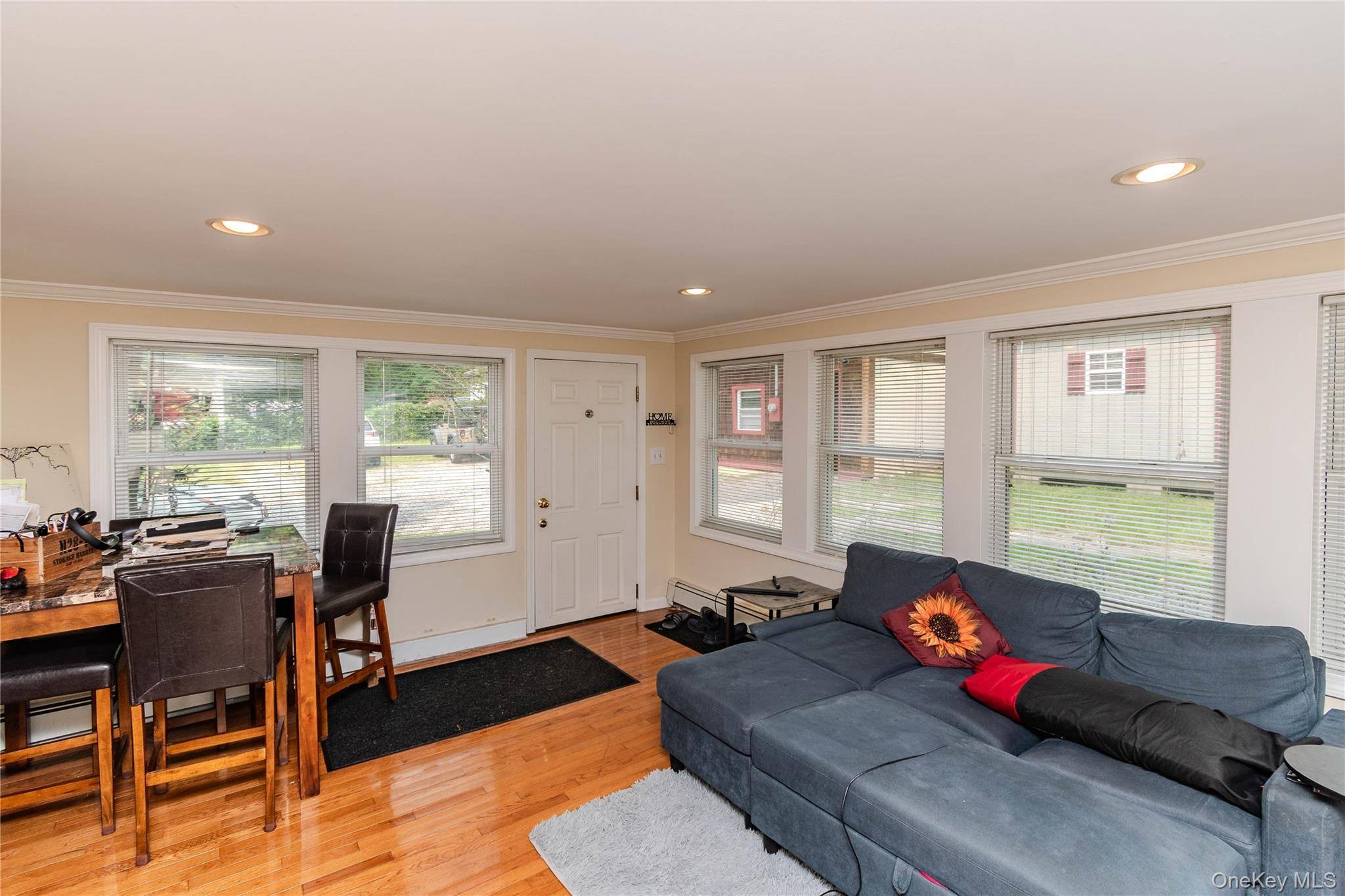 382 E Main ST, Jefferson Valley, NY 10535