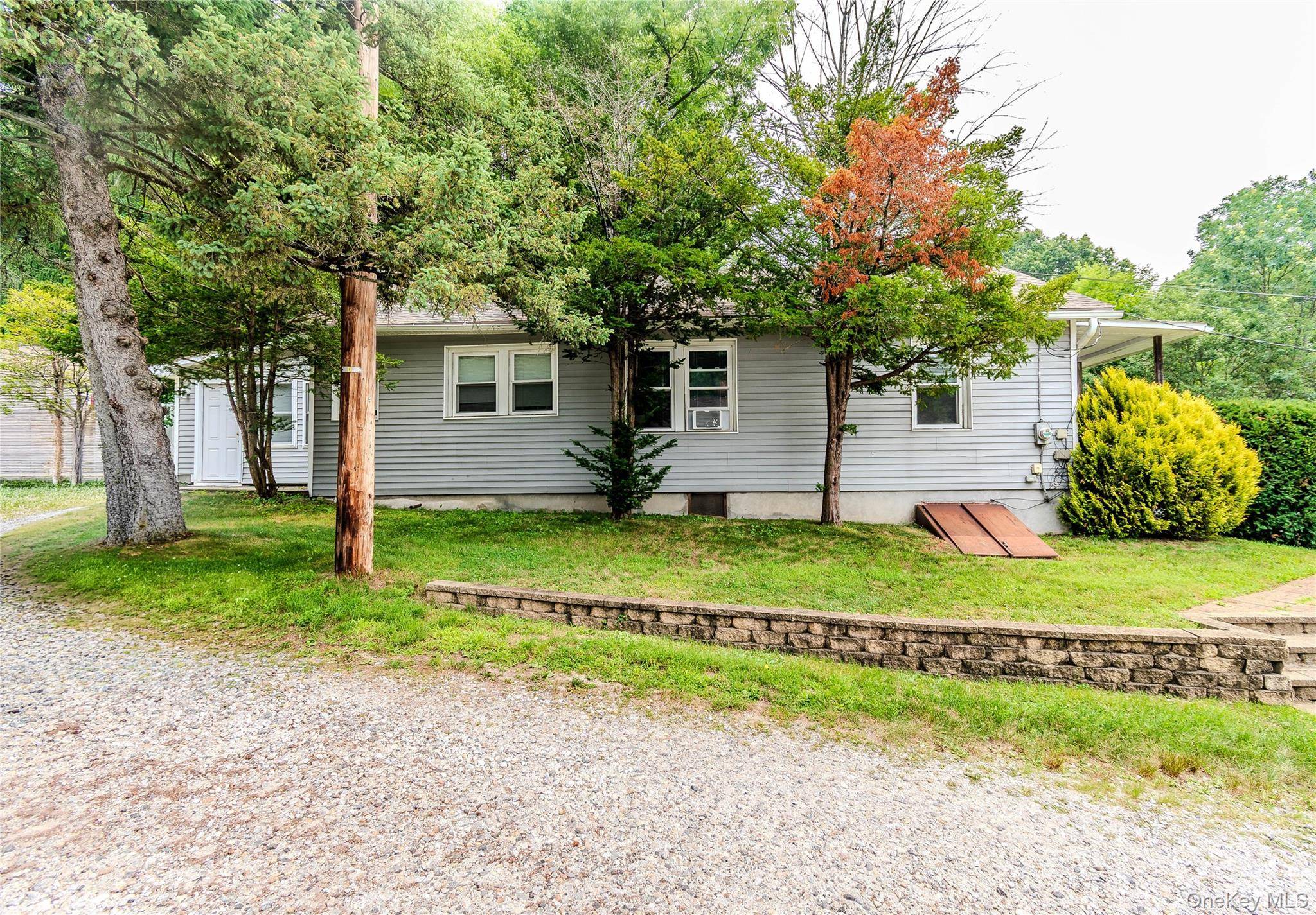 382 E Main ST, Jefferson Valley, NY 10535