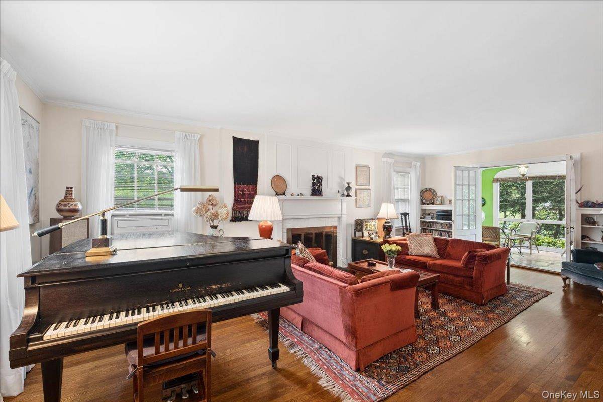 115 Ogden AVE, White Plains, NY 10605