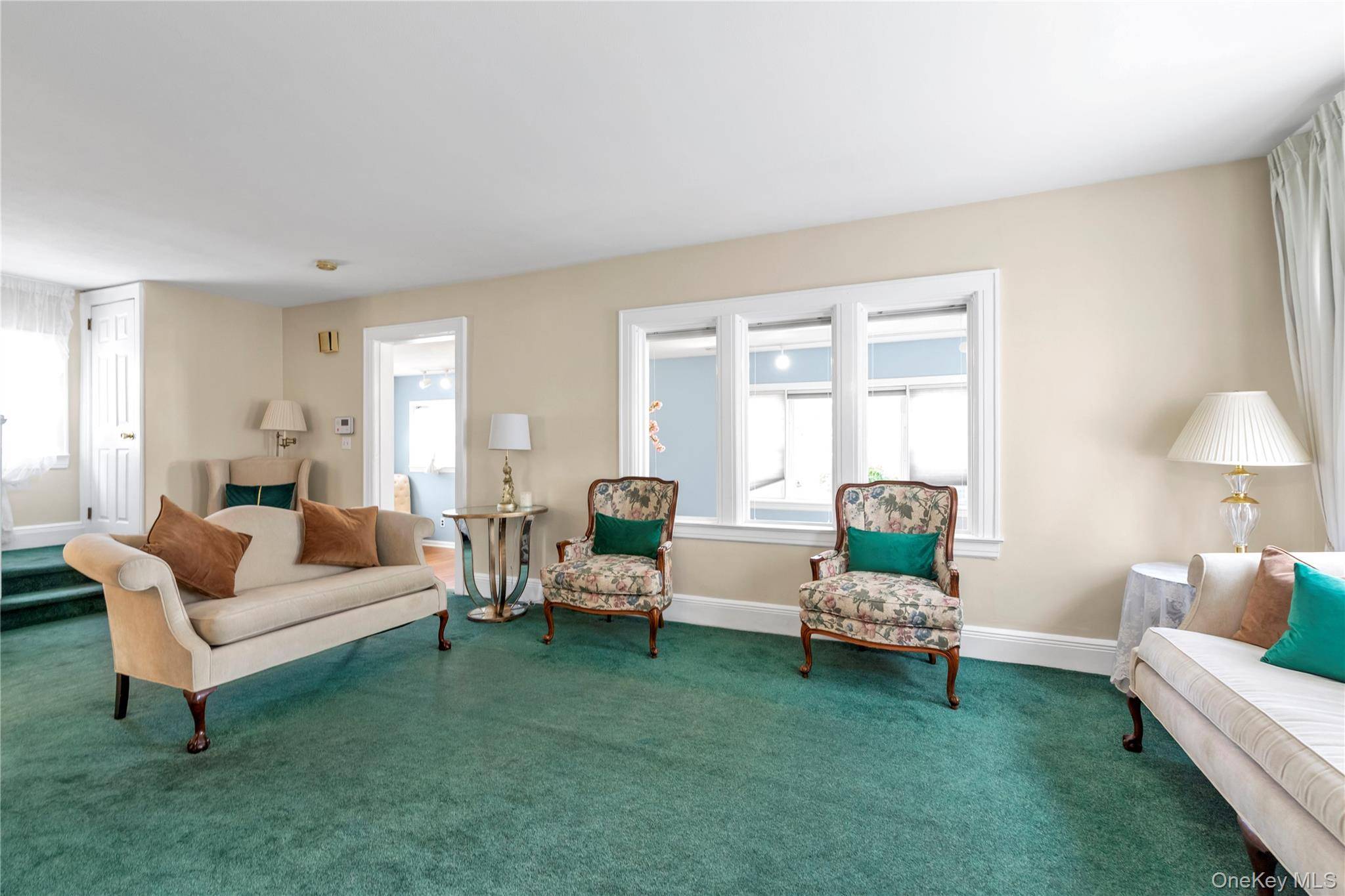 144 Buckingham PL, Lynbrook, NY 11563