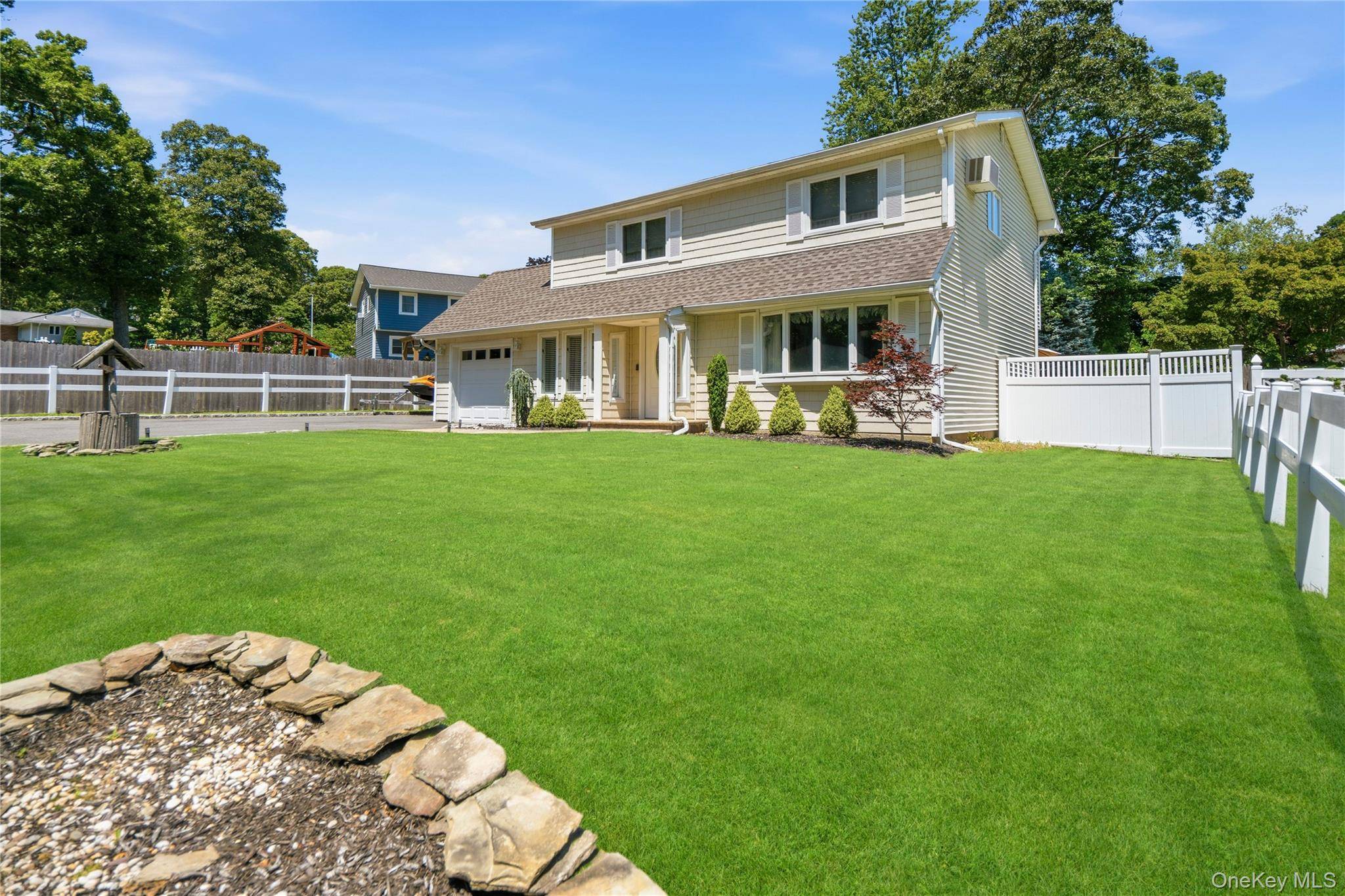 115 Patchogue DR, Rocky Point, NY 11778