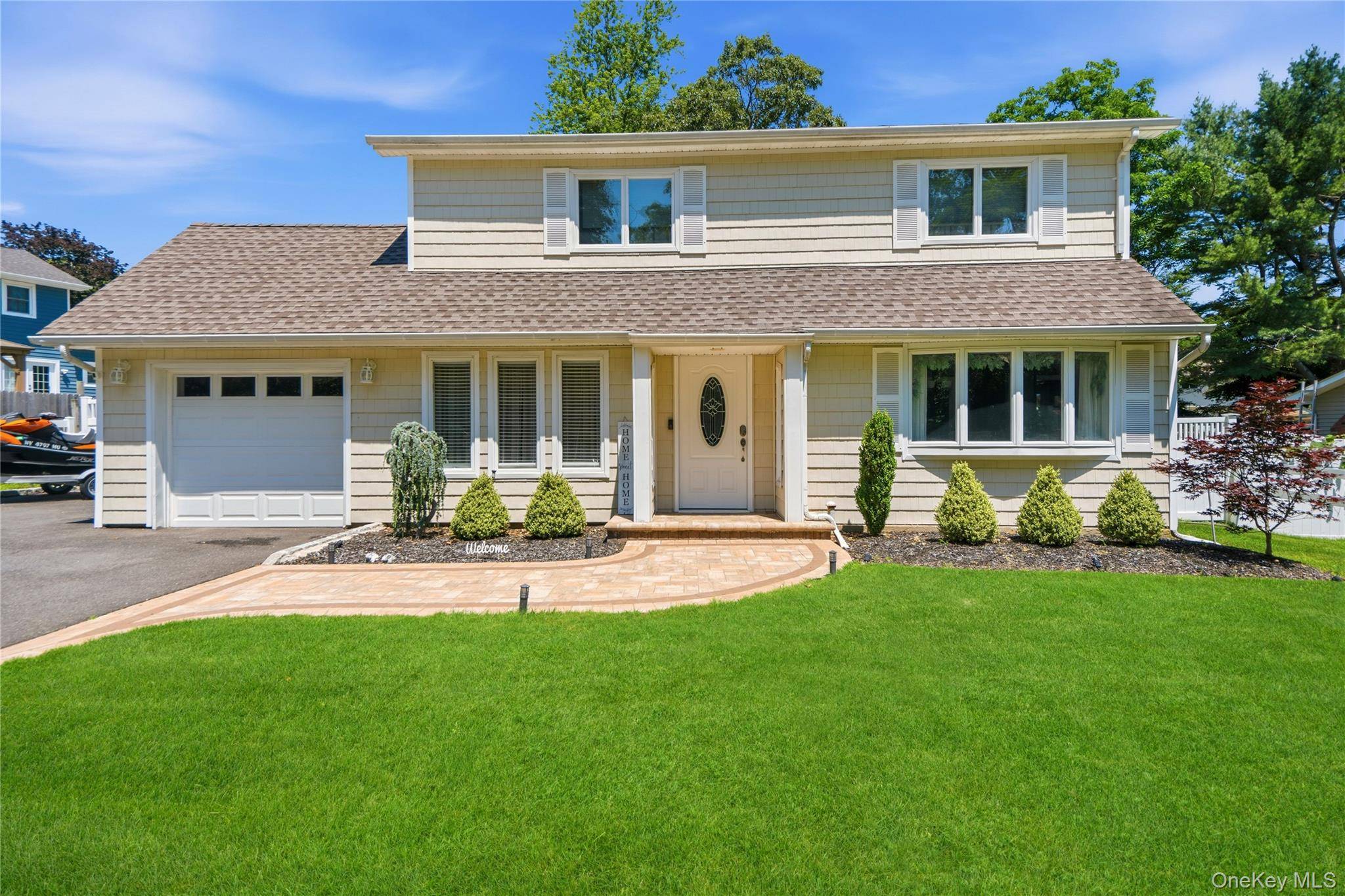 115 Patchogue DR, Rocky Point, NY 11778