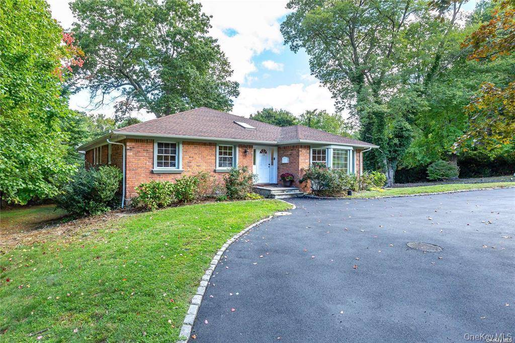 114 Tara DR, East Hills, NY 11576
