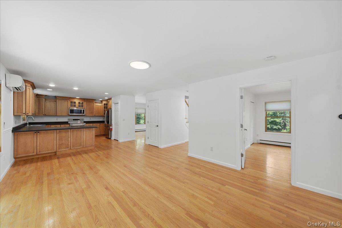 69 Barger ST, Putnam Valley, NY 10579