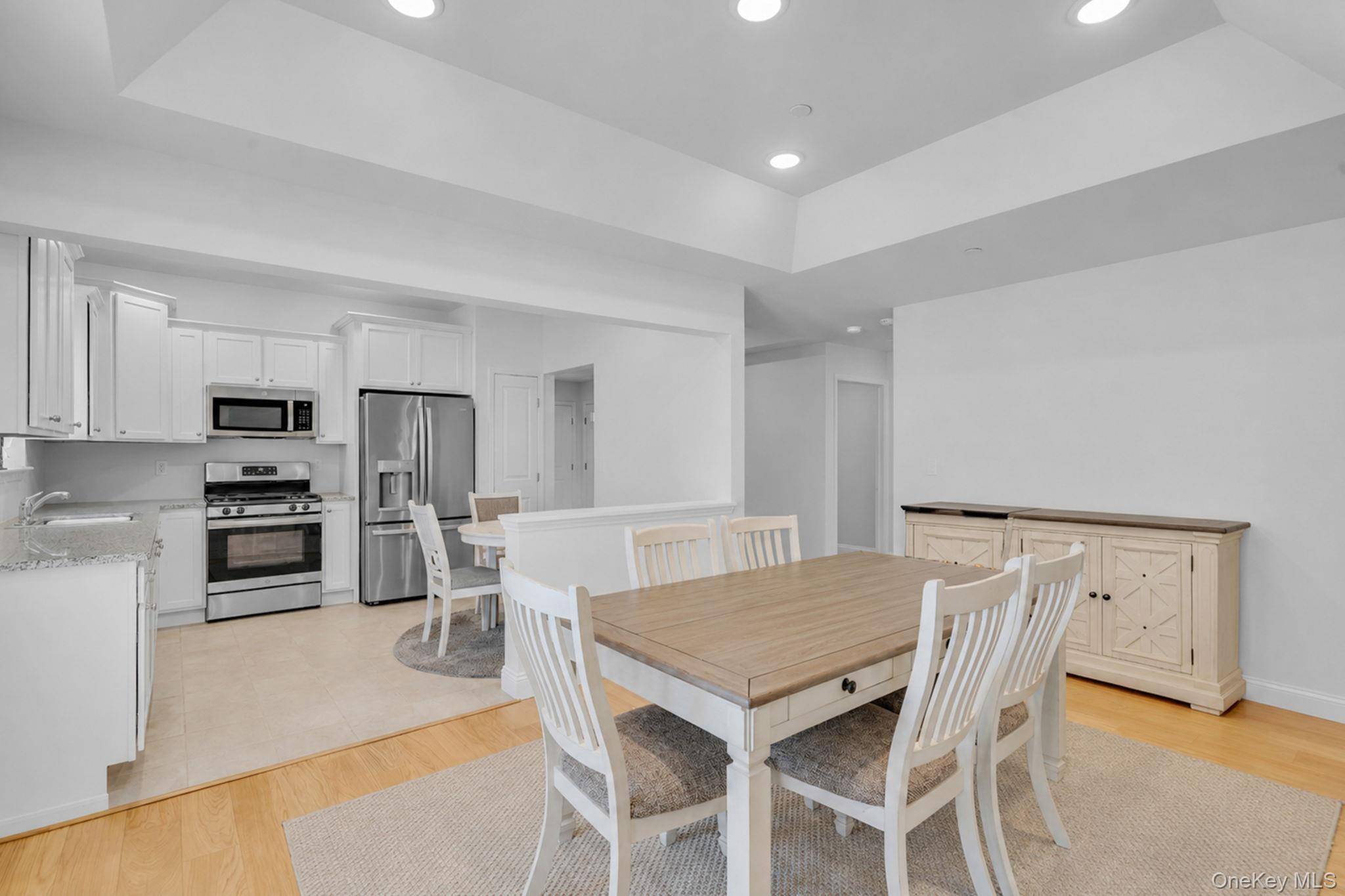 77 Willow CIR, Coram, NY 11727