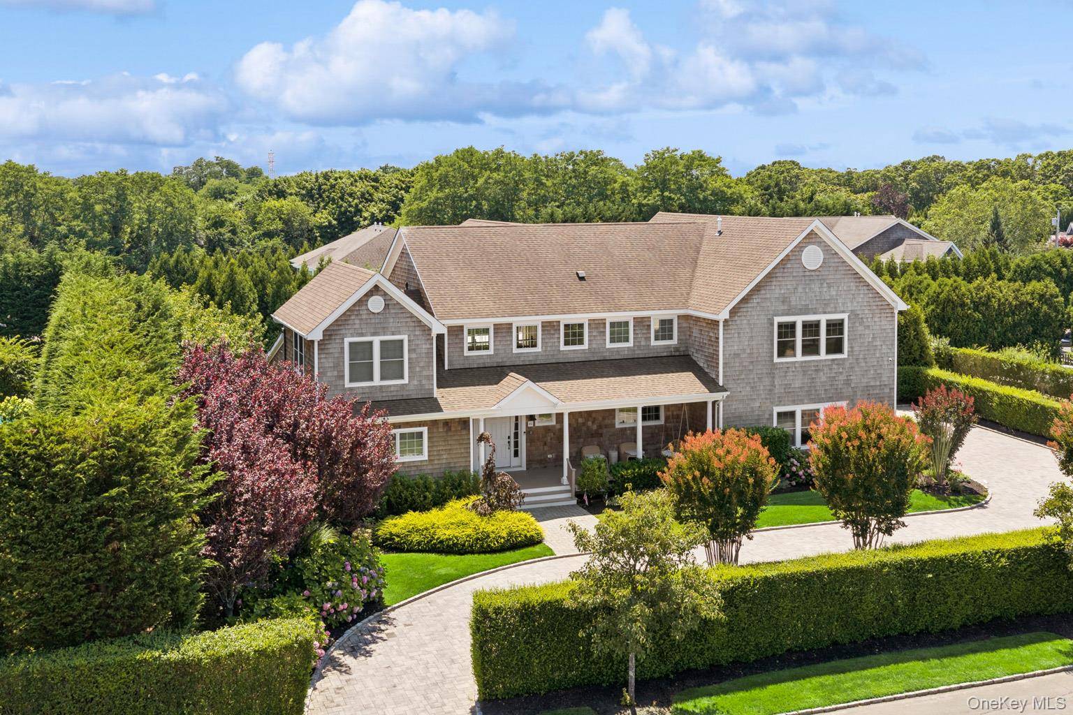 22 Summer DR, Southampton, NY 11968