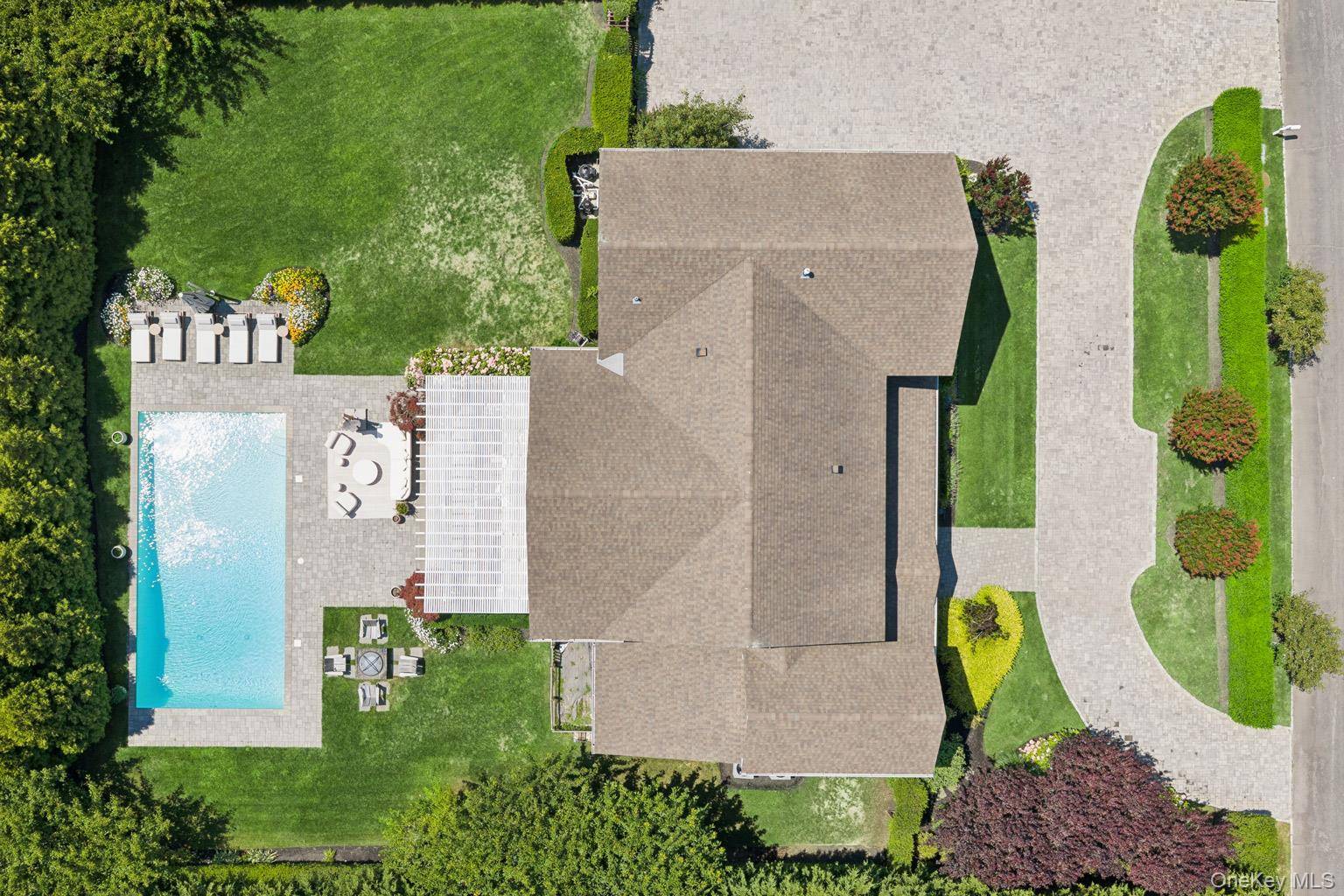 22 Summer DR, Southampton, NY 11968