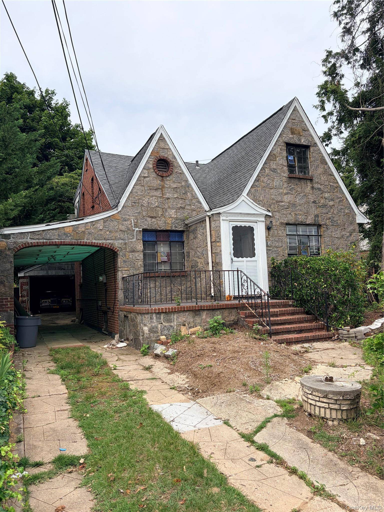 610 Harless PL, West Hempstead, NY 11552