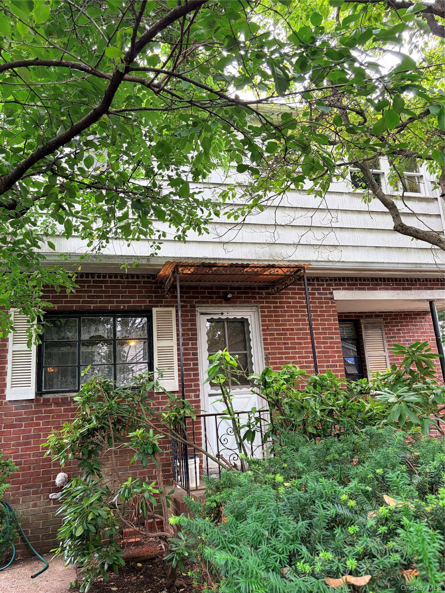 610 Harless PL, West Hempstead, NY 11552