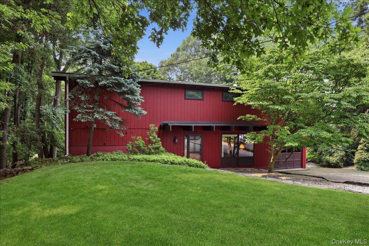 131 Deertrack LN, Irvington, NY 10533