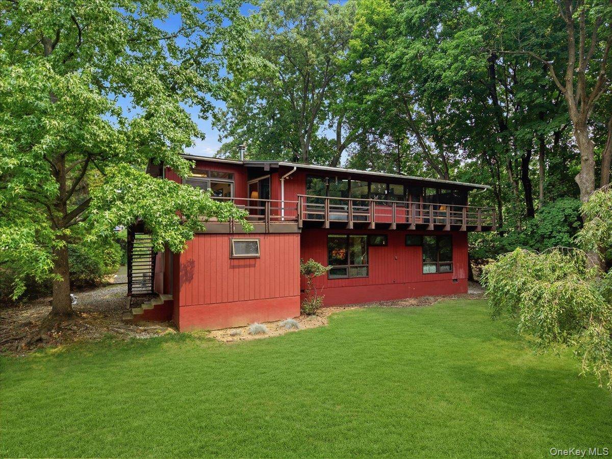 131 Deertrack LN, Irvington, NY 10533
