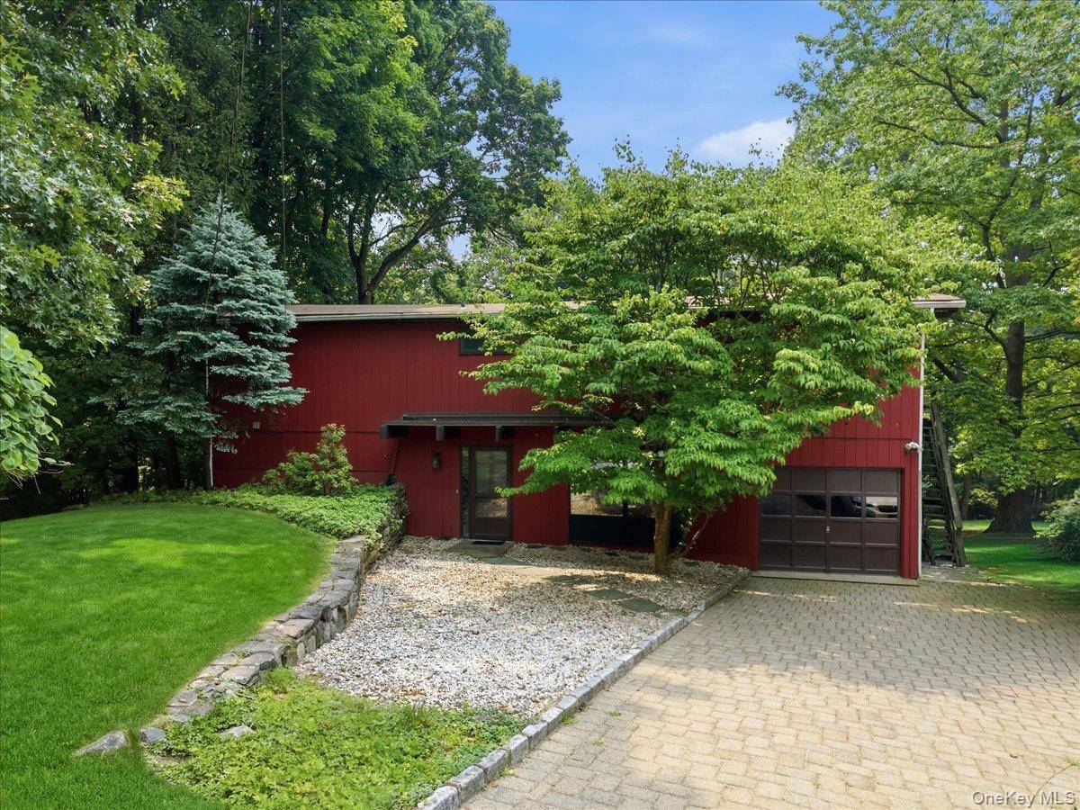 131 Deertrack LN, Irvington, NY 10533