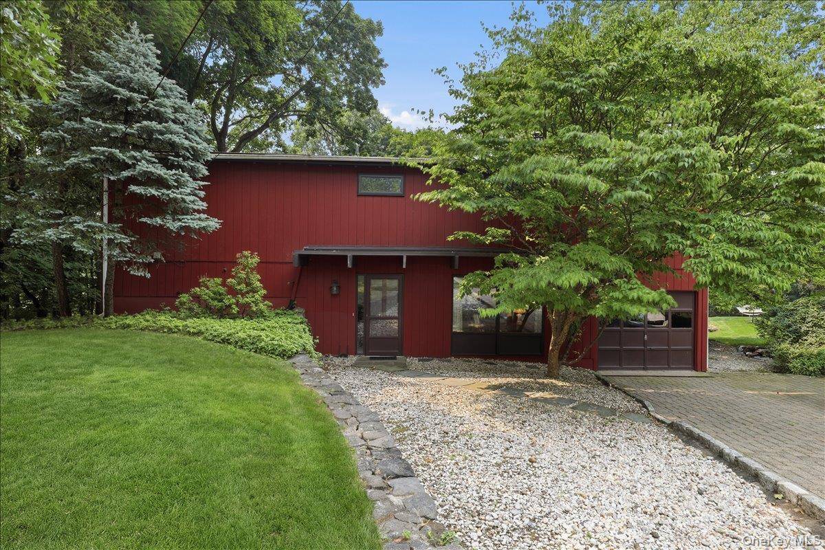 131 Deertrack LN, Irvington, NY 10533
