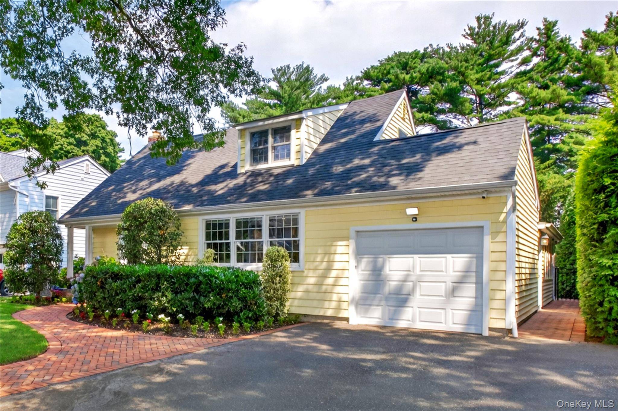 165 Brook ST, Garden City, NY 11530