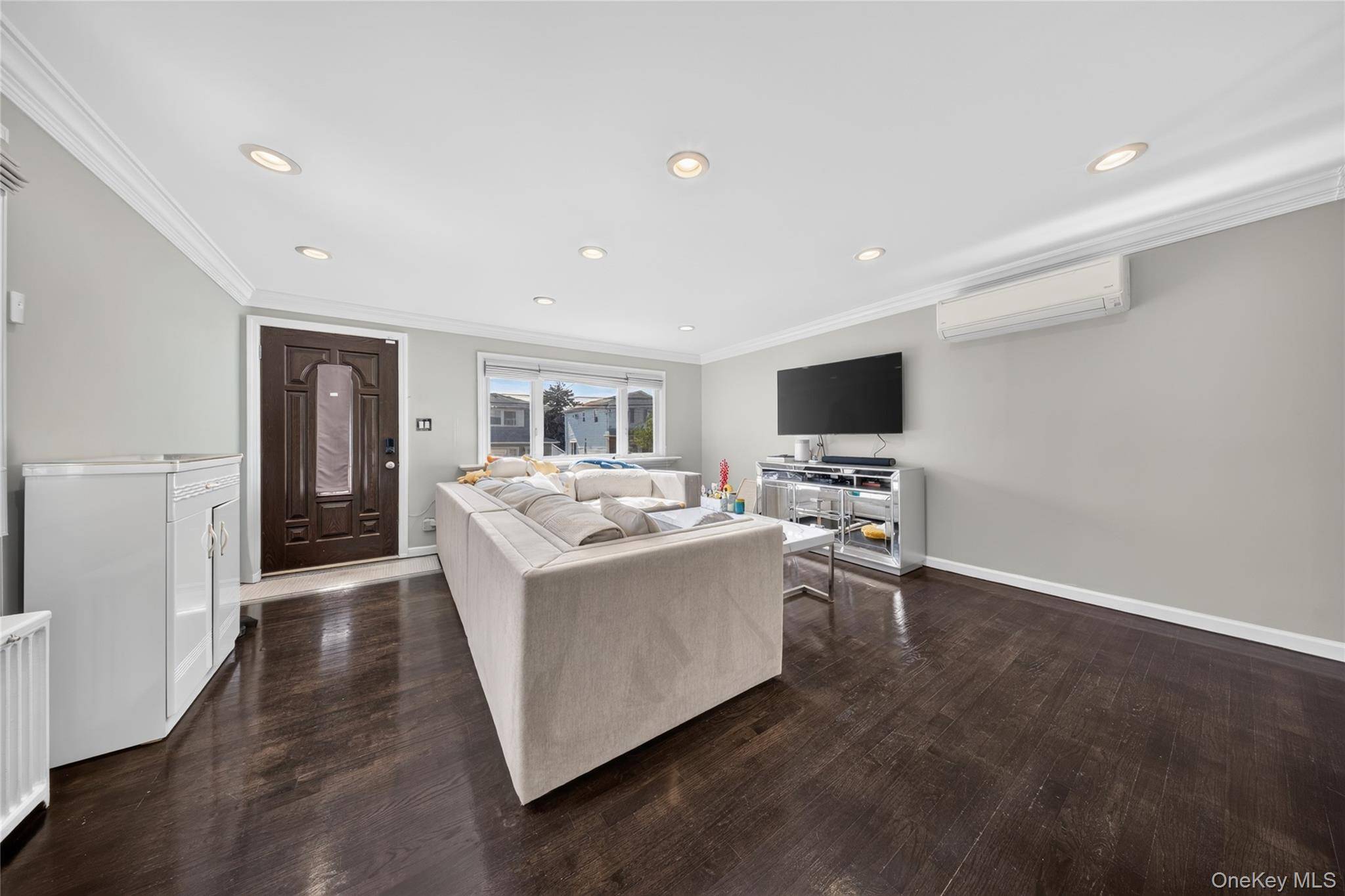 41 Catherine AVE, Franklin Square, NY 11010