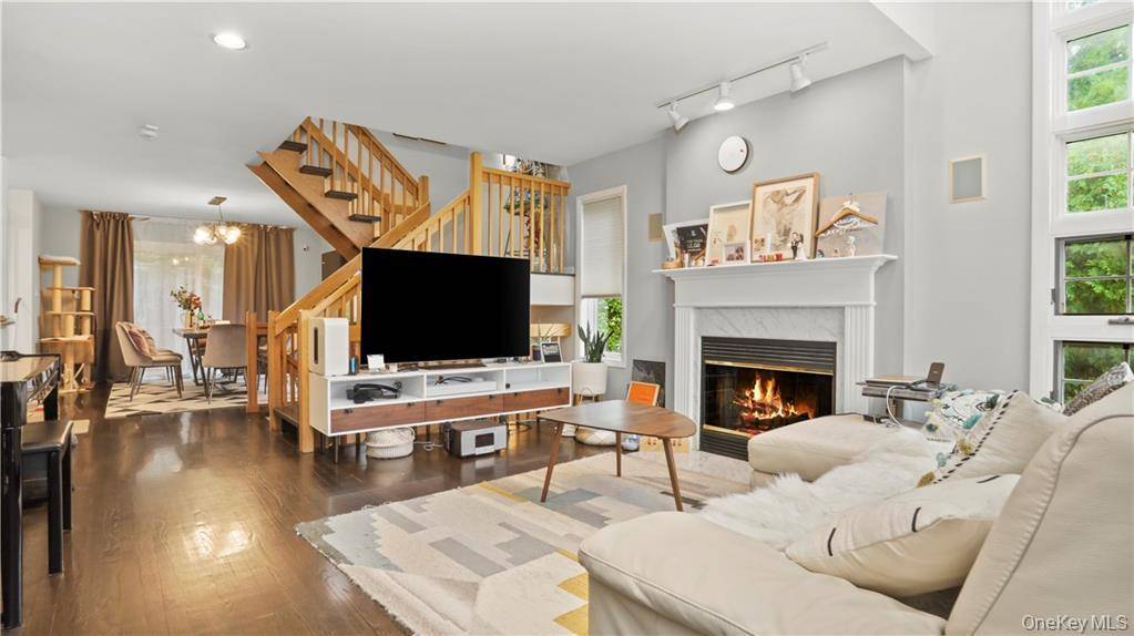 4 Pinewood CIR, White Plains, NY 10603