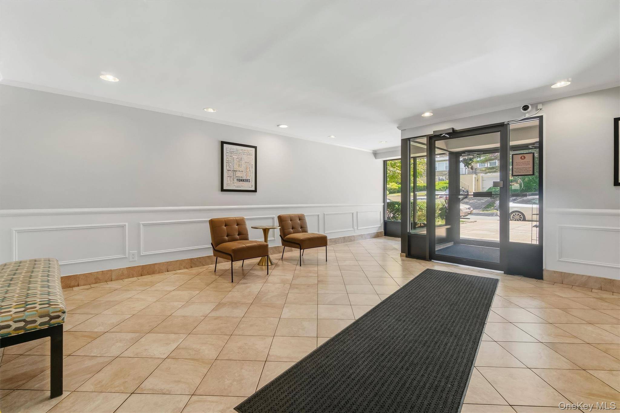 679 warburton AVE #2R, Yonkers, NY 10471