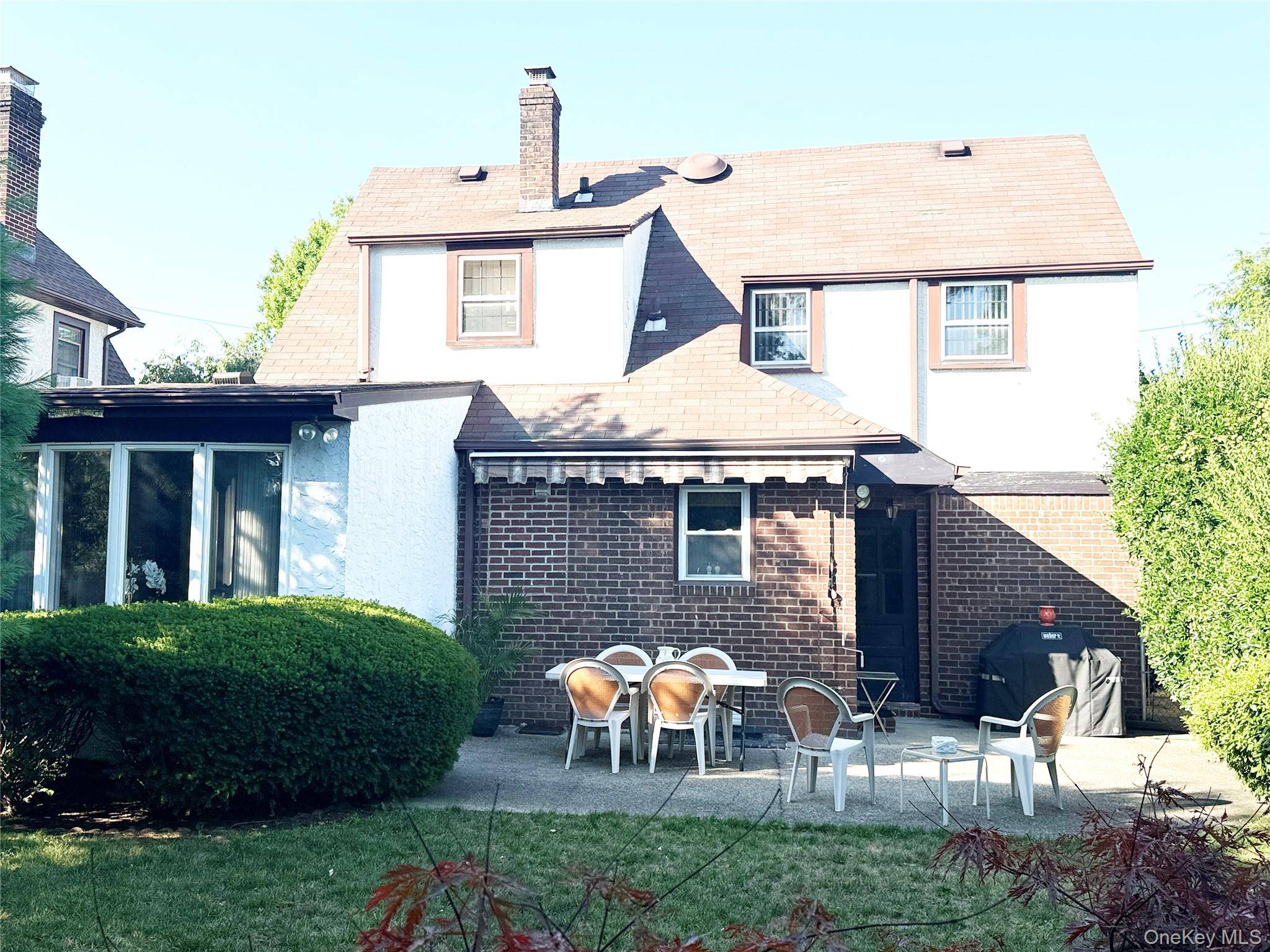 266 E Chester ST, Valley Stream, NY 11580