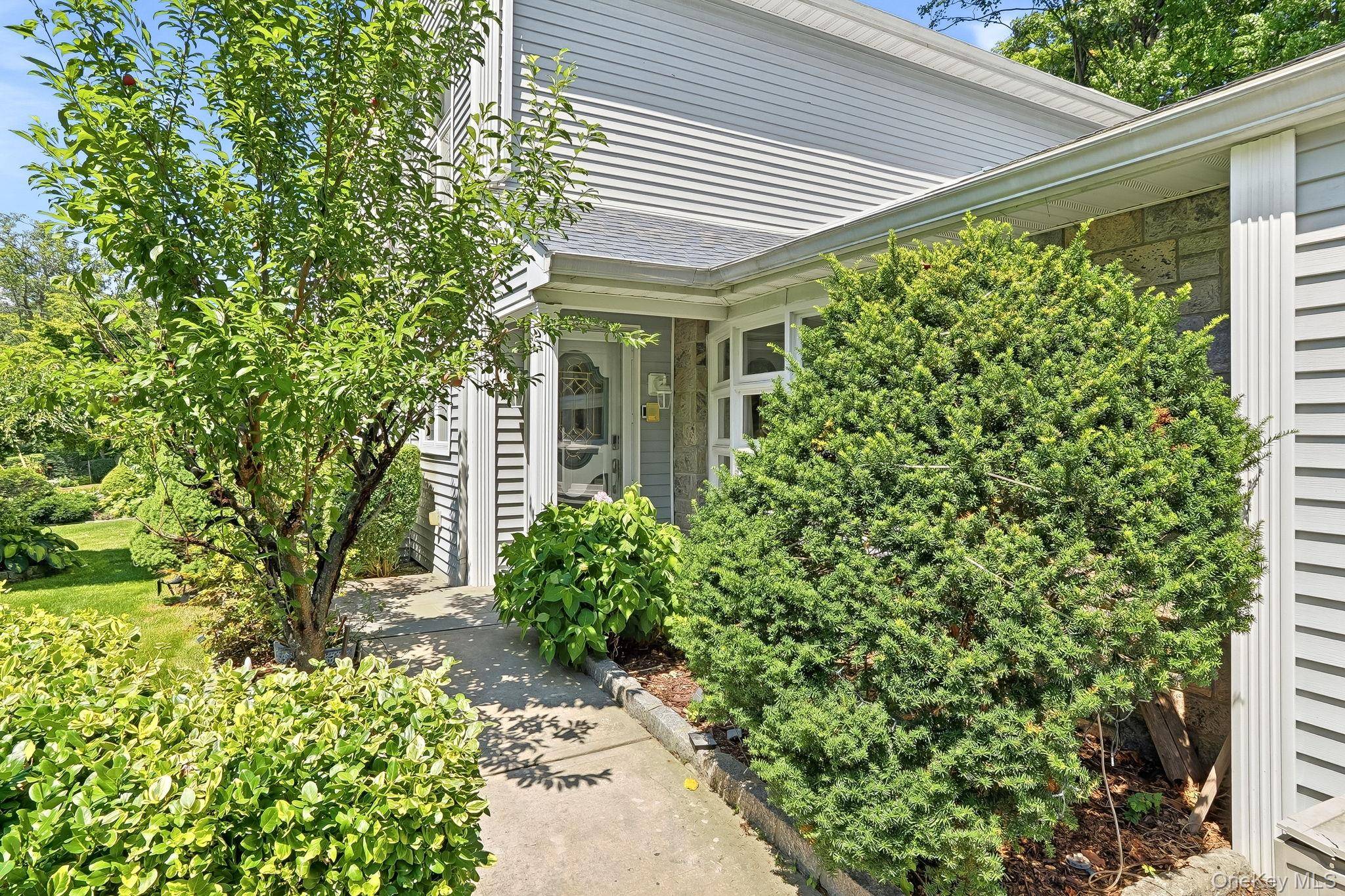 75 Glen Forest ST, Thornwood, NY 10594