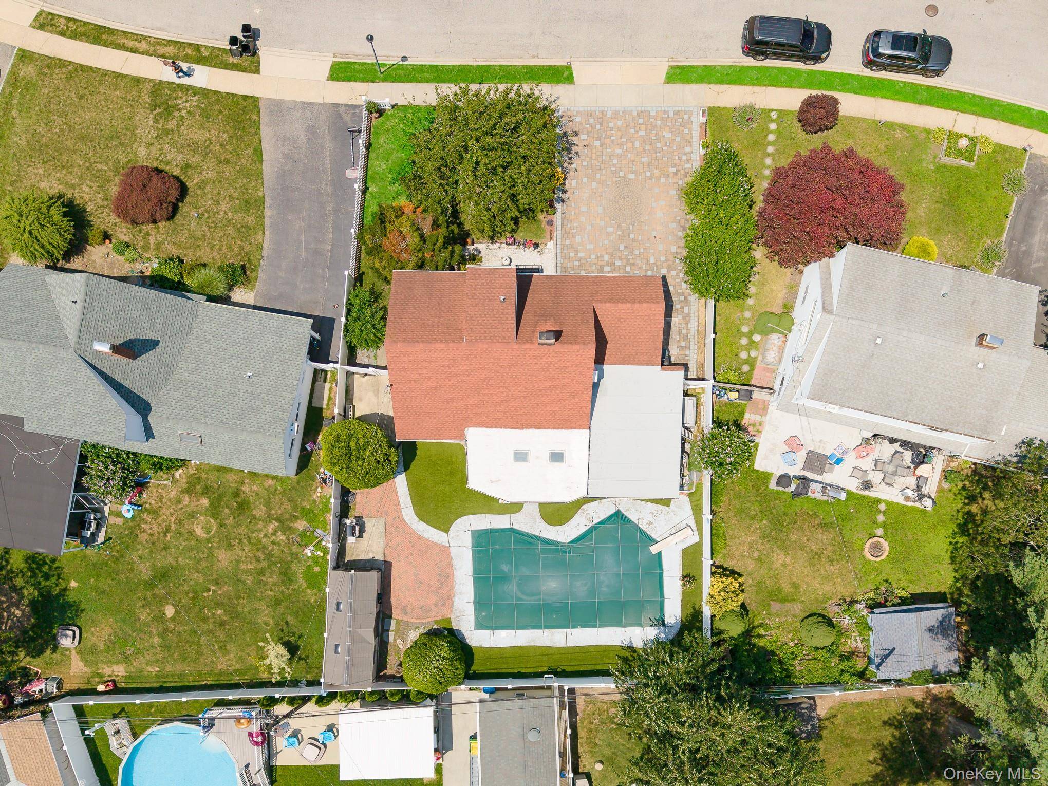 46 Elves LN, Levittown, NY 11756