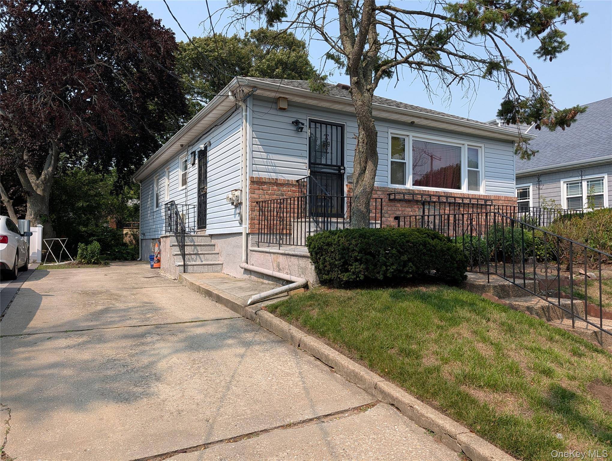 2944 Bayswater AVE, Far Rockaway, NY 11691