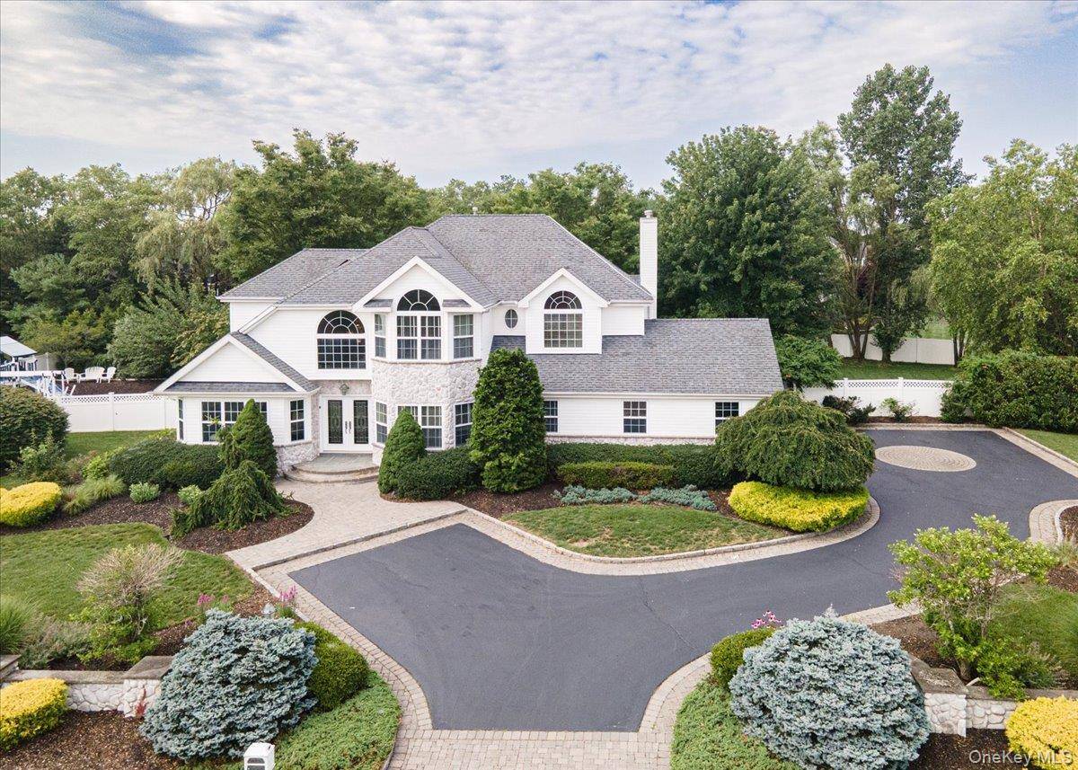 6 Arborvitae LN, Miller Place, NY 11764