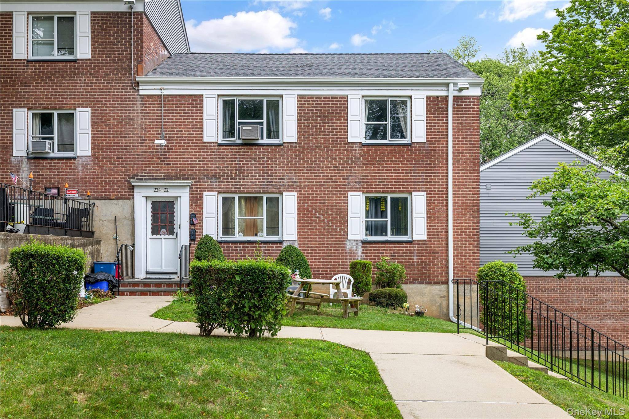224-02 Stronghurst AVE #208, Queens Village, NY 11427