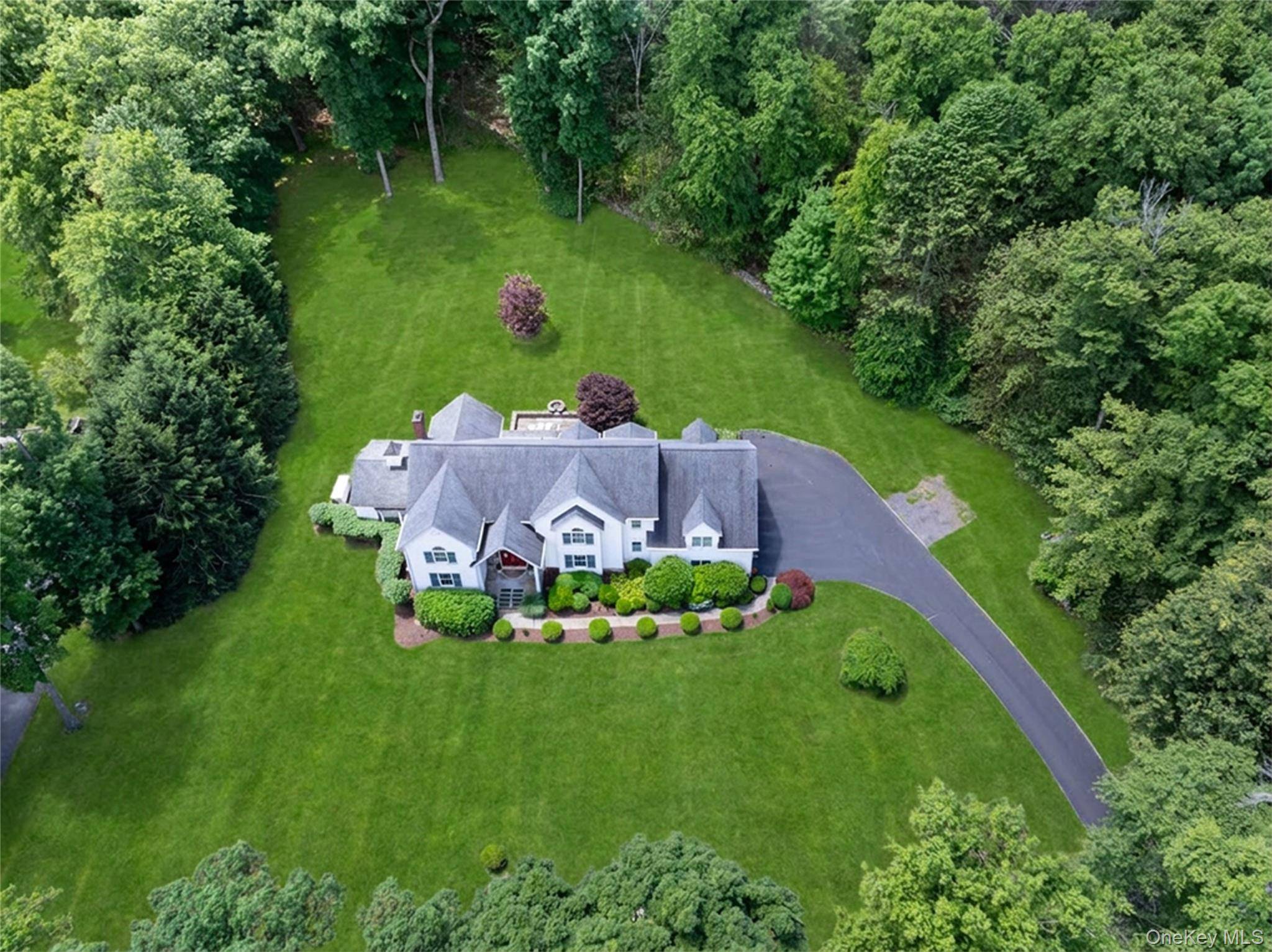 10 Adams Farm RD, Katonah, NY 10536