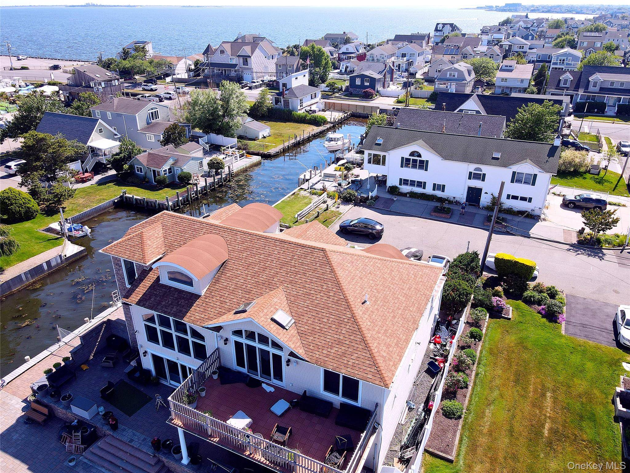 75 Yacht Club RD, Babylon, NY 11702