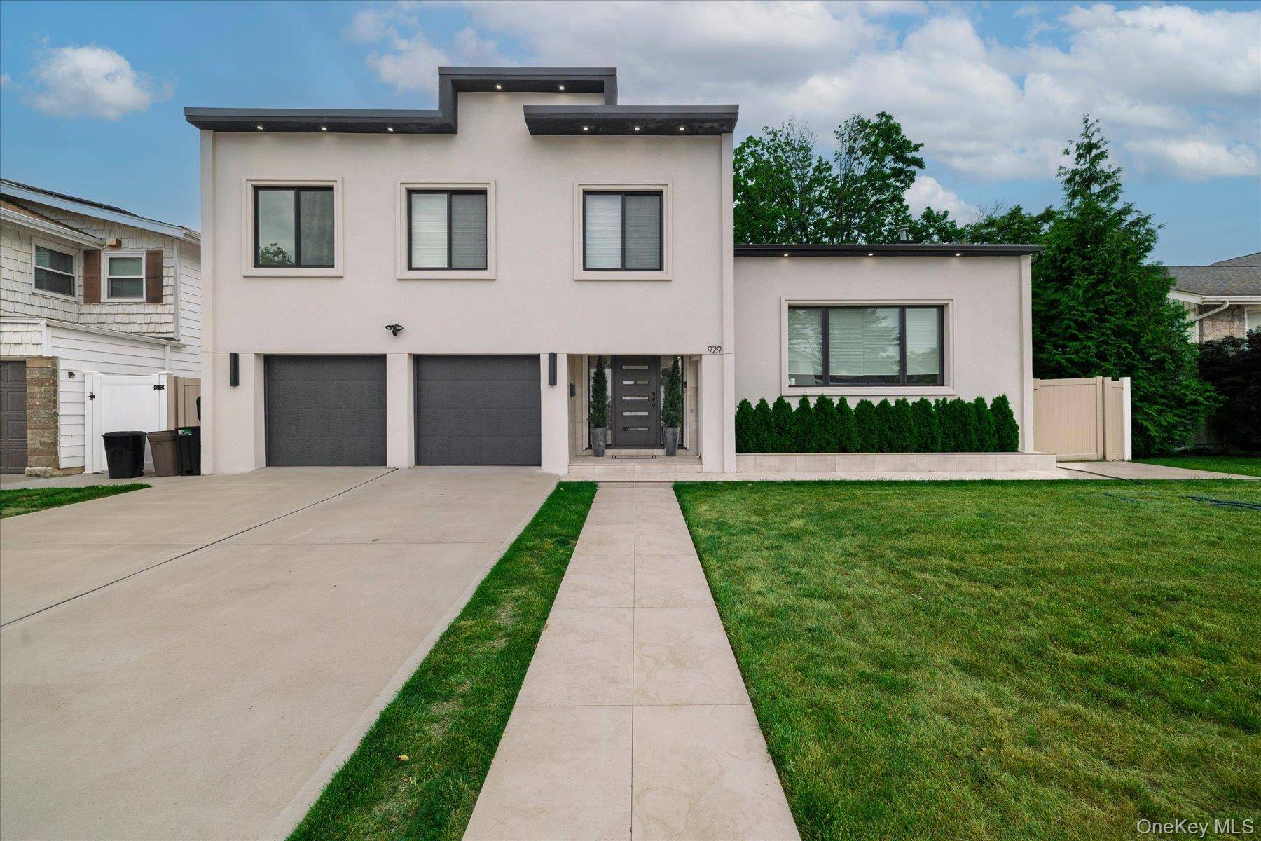 929 Jewel DR, North Woodmere, NY 11581